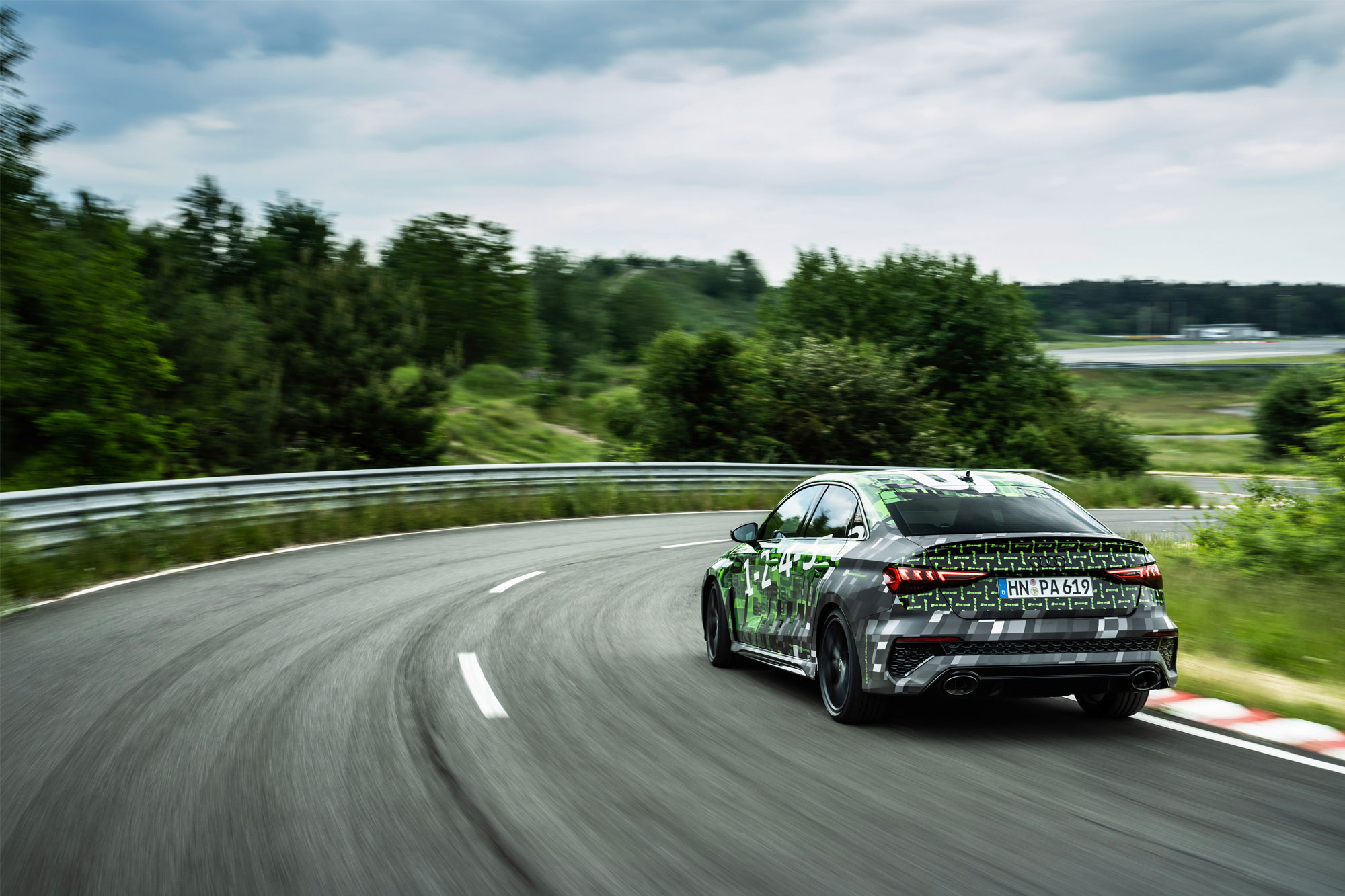 Drift-Mode, 0-100km/h σε 3,8sec και τελική 290km/h. Αυτό είναι το νέο Audi RS3!