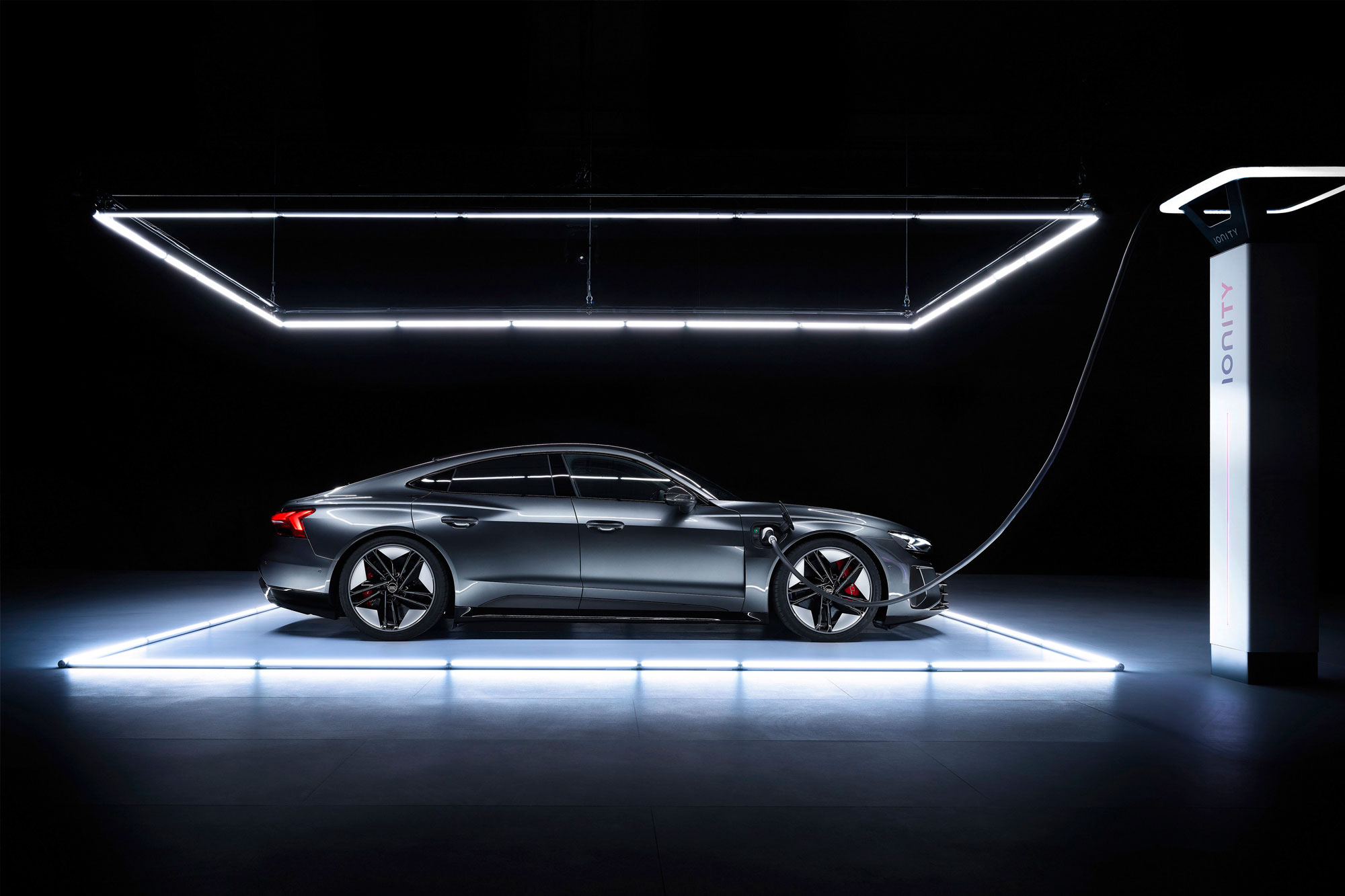 Το Audi e-tron GT αποκαλύπτεται
