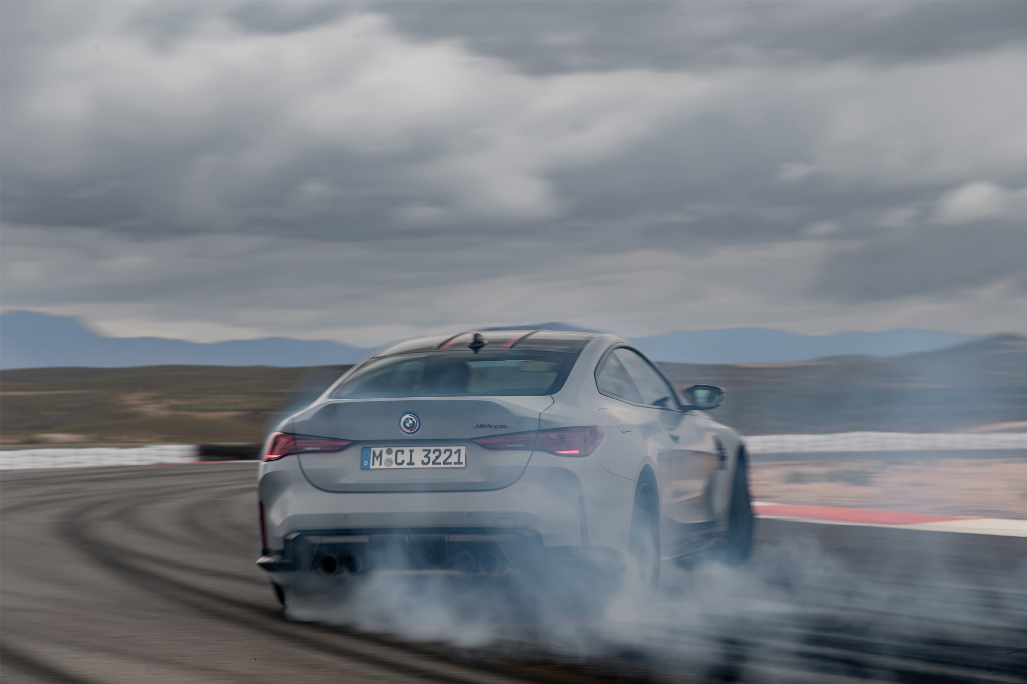 Επίσημο: Η νέα BMW M4 CSL