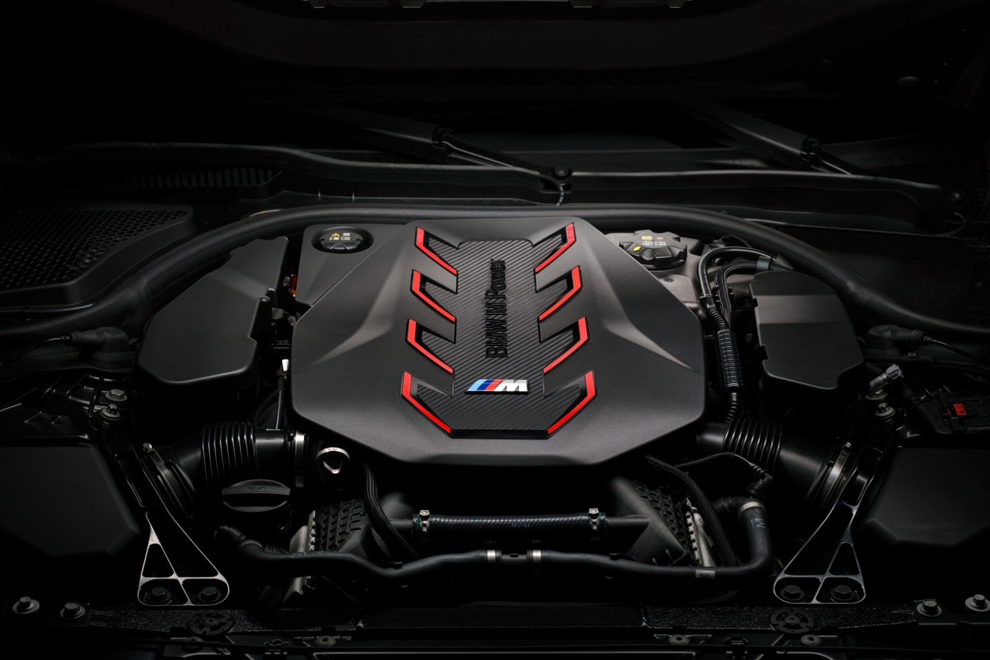 Και επίσημα η νέα BMW M5 PHEV