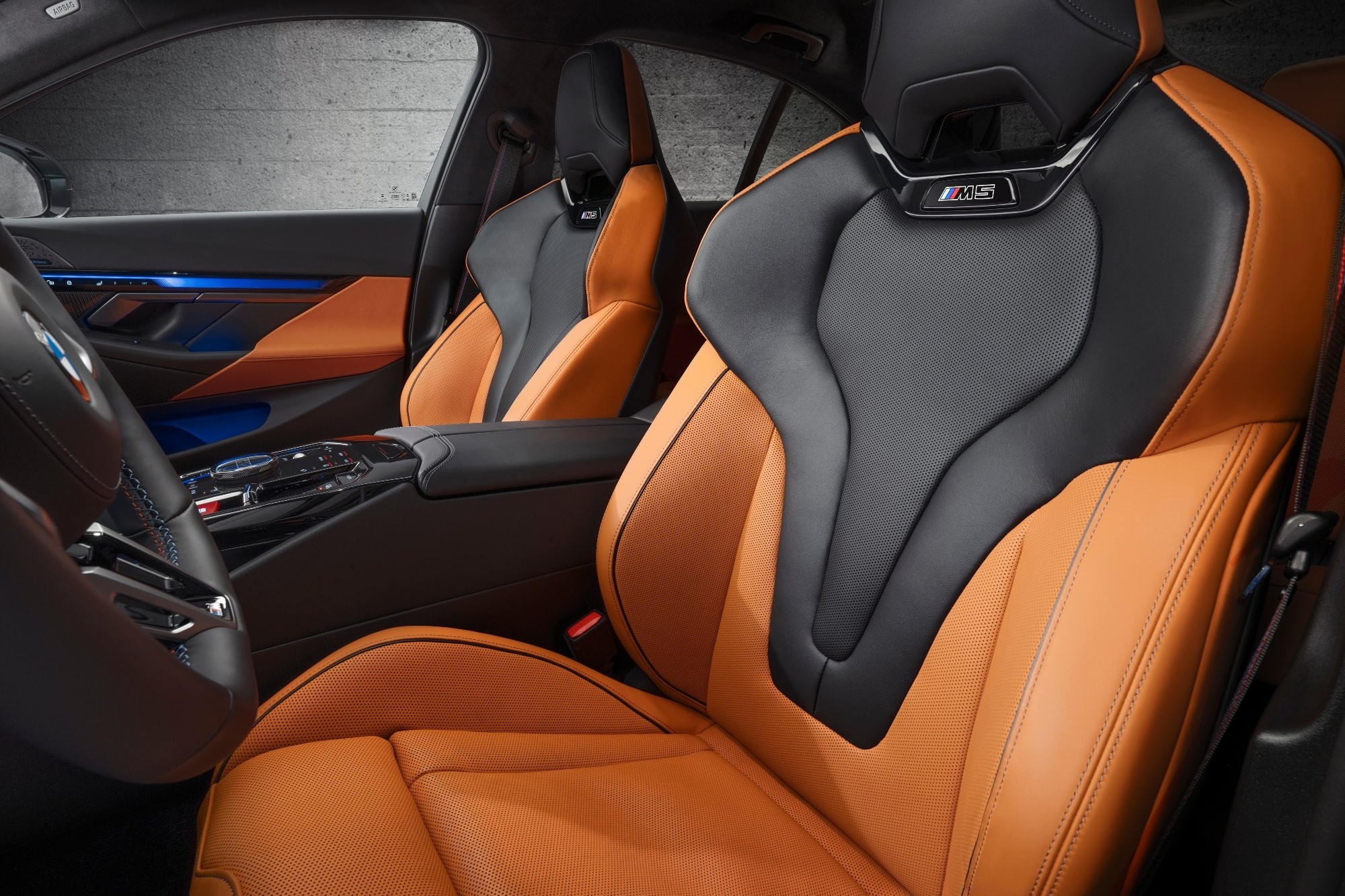 Και επίσημα η νέα BMW M5 PHEV