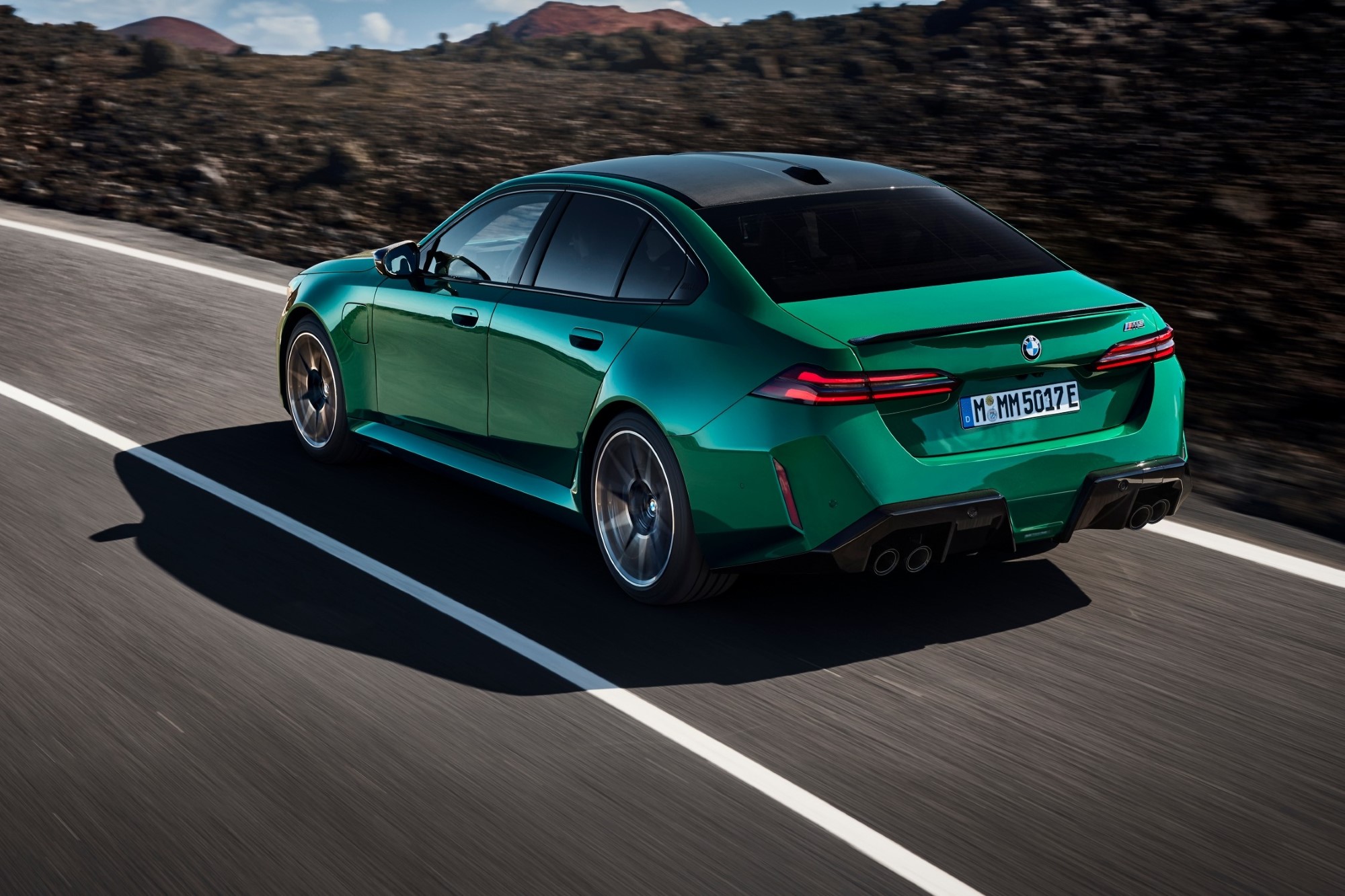 Και επίσημα η νέα BMW M5 PHEV