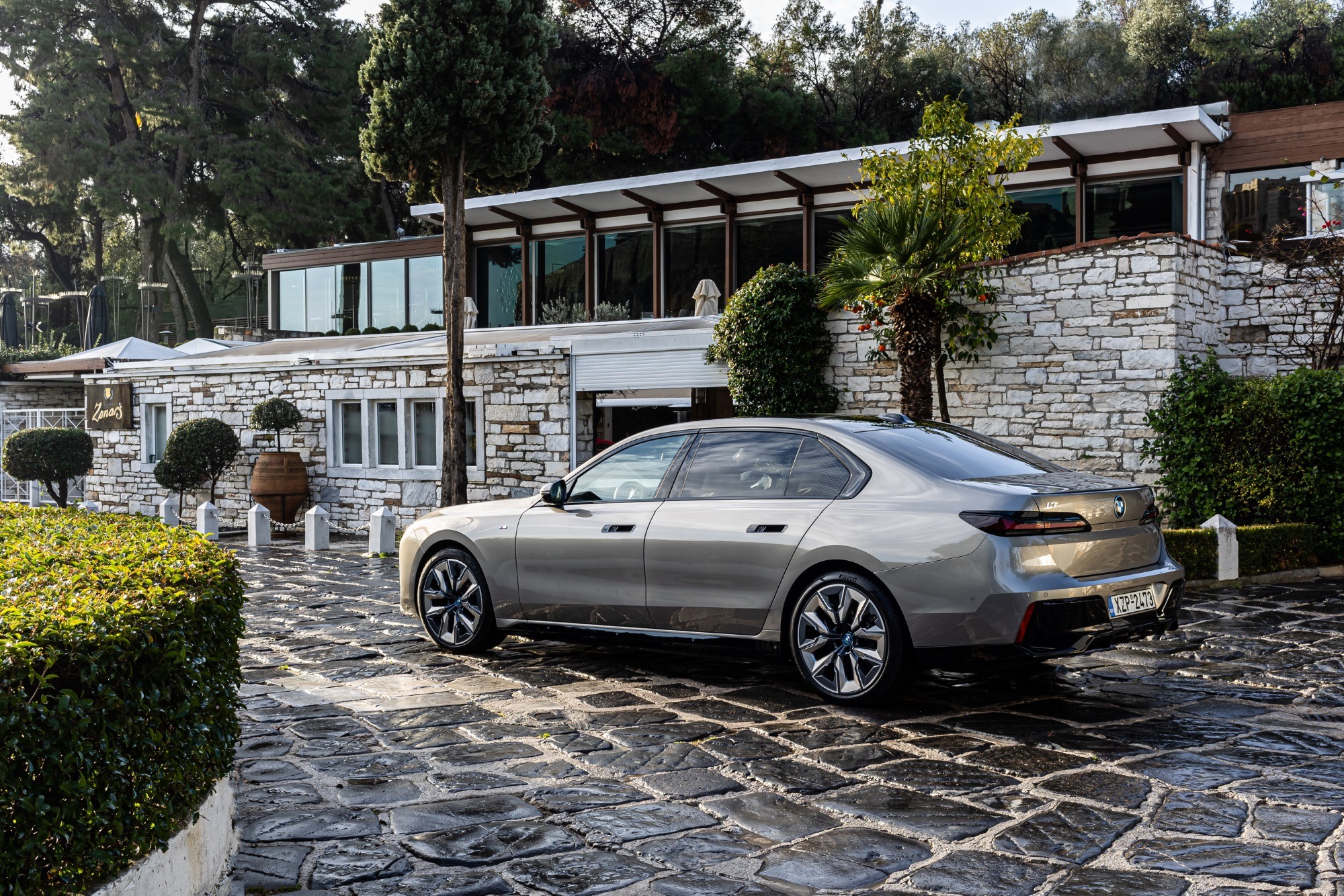 BMW i7: Η Ηλεκτρική λιμουζίνα της BMW σε Ελληνικό έδαφος