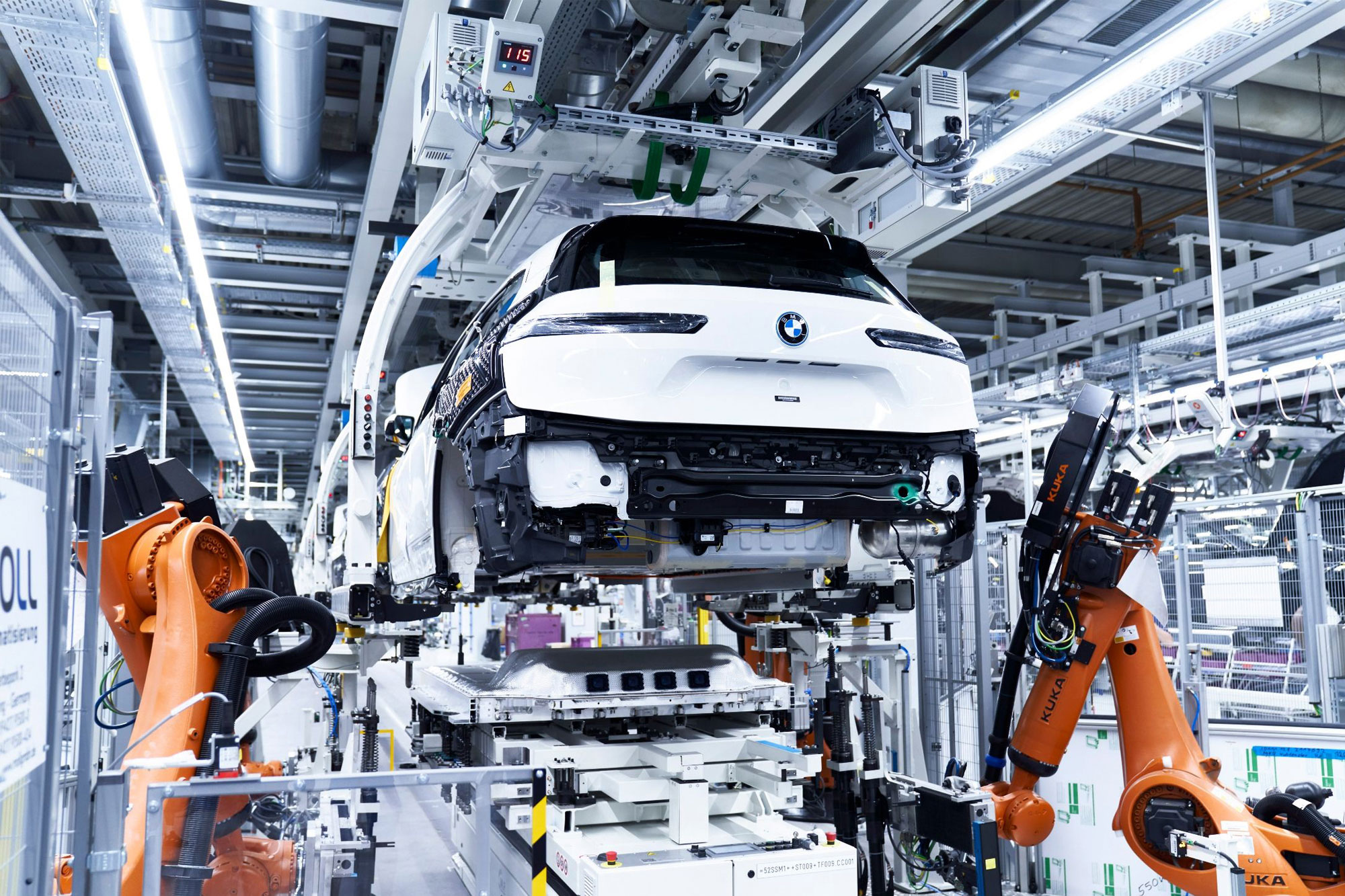 Ξεκινά η παραγωγή της BMW iX
