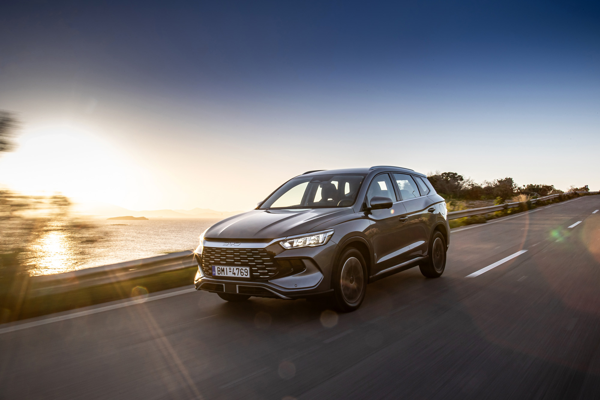 Πρώτη επαφή με το νέο BYD Sealion 5 DM-i