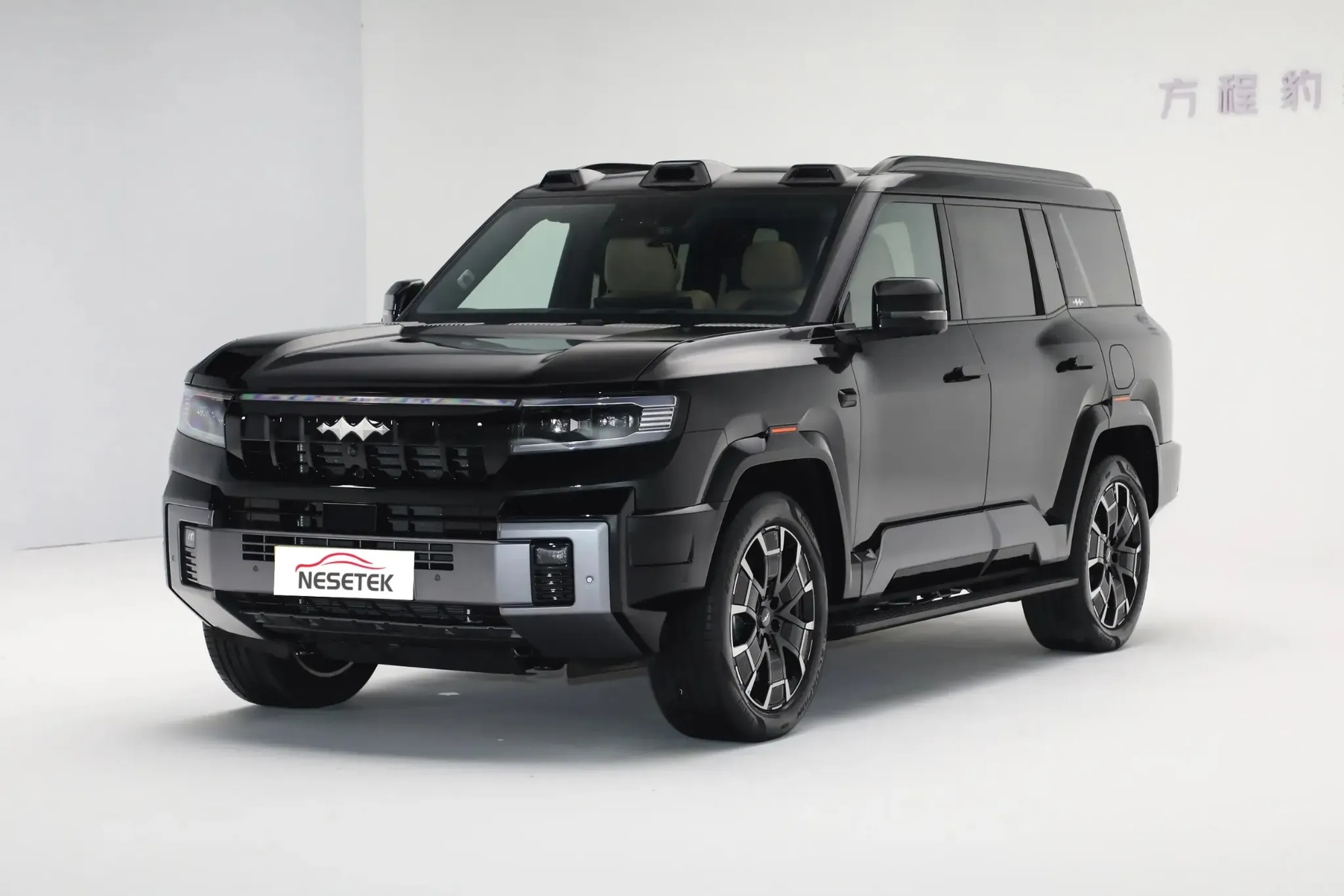 BYD Leopard 8: Το θηριώδες SUV που μπορεί να κινείται ακόμη και με τρεις τροχούς 