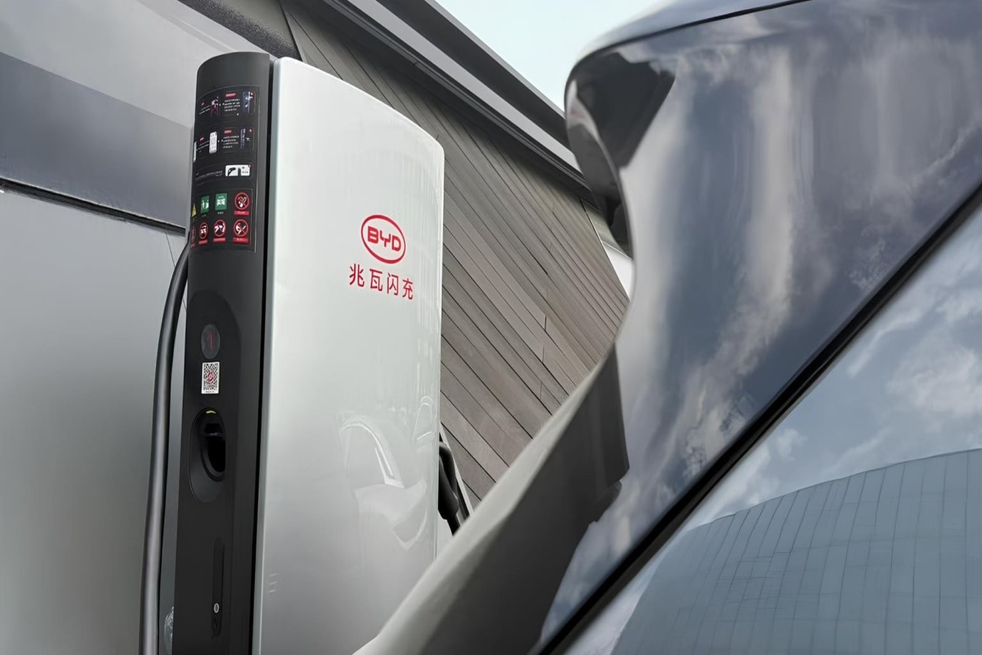Η BYD ανεβάζει τον πήχη στη γρήγορη φόρτιση, προσθέτοντας εκατοντάδες χιλιόμετρα σε ελάχιστα λεπτά 