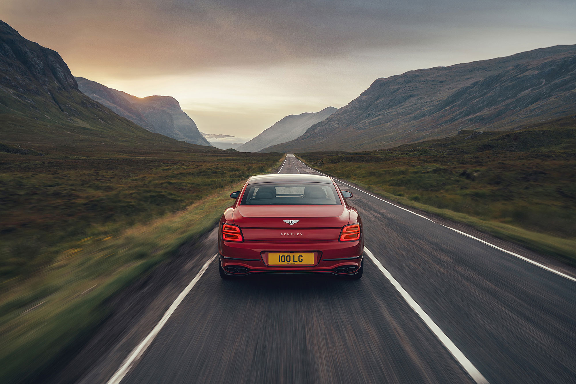 Η Bentley εξοπλίζει την Flying Spur με V8 κινητήρα