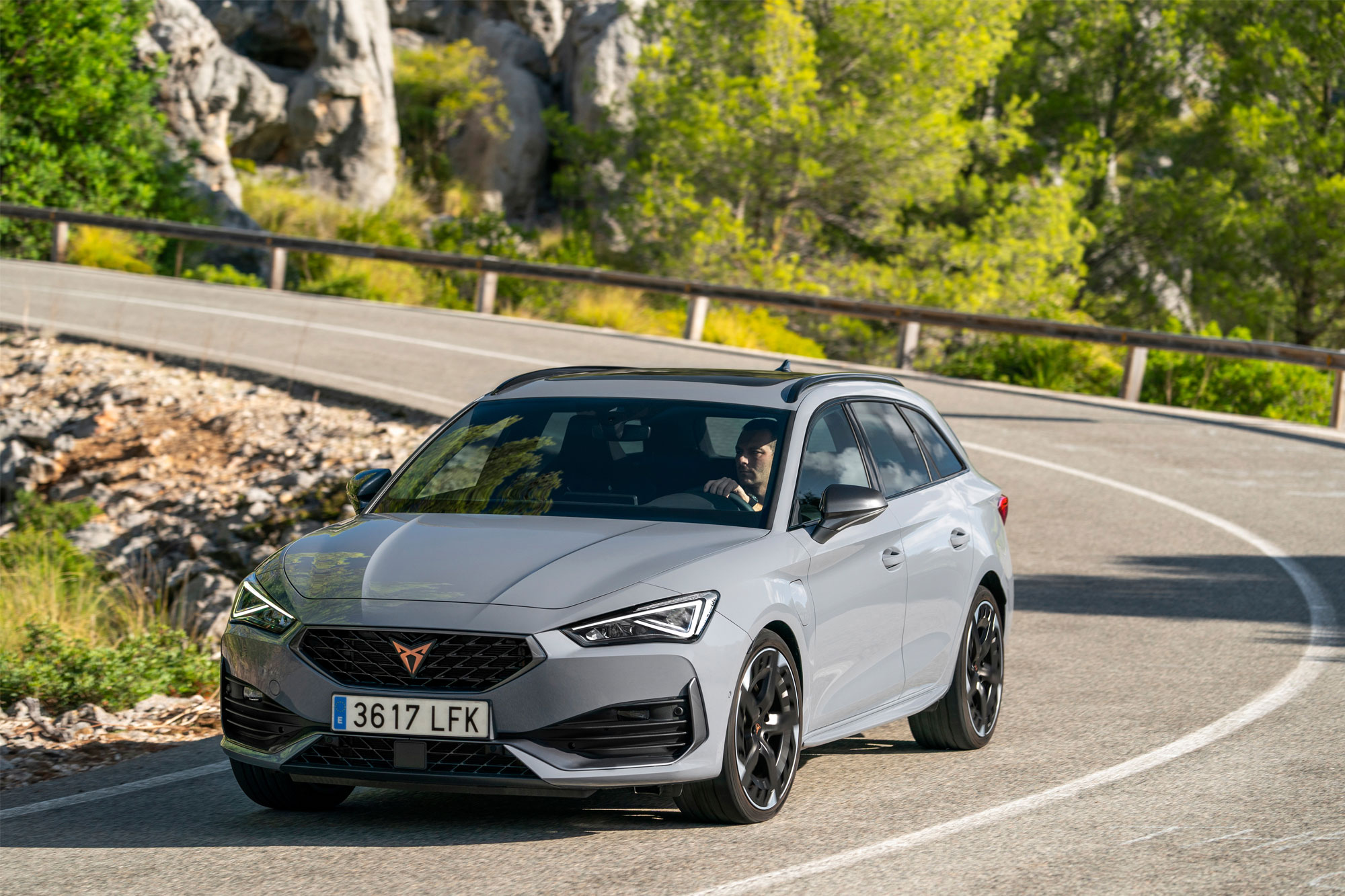 Το νέο Cupra Leon e-Hybrid ήρθε στην Ελλάδα