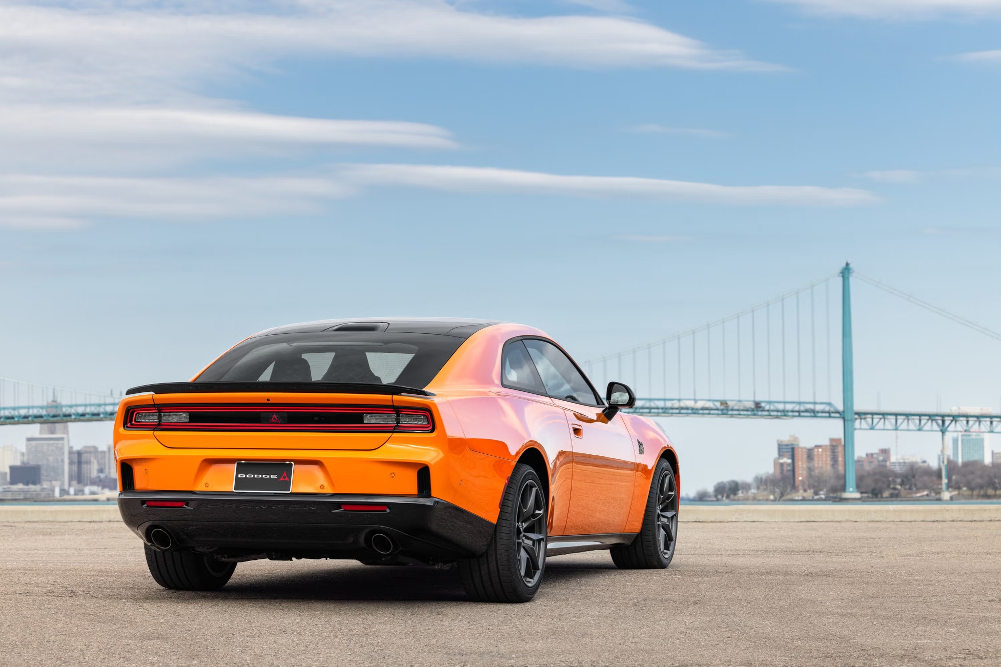 Το Dodge Charger επιστρέφει στην Ευρώπη με ρεύμα και βενζίνη 