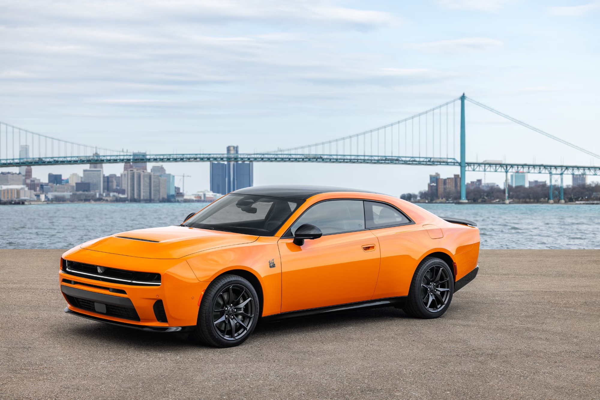 Το Dodge Charger επιστρέφει στην Ευρώπη με ρεύμα και βενζίνη 