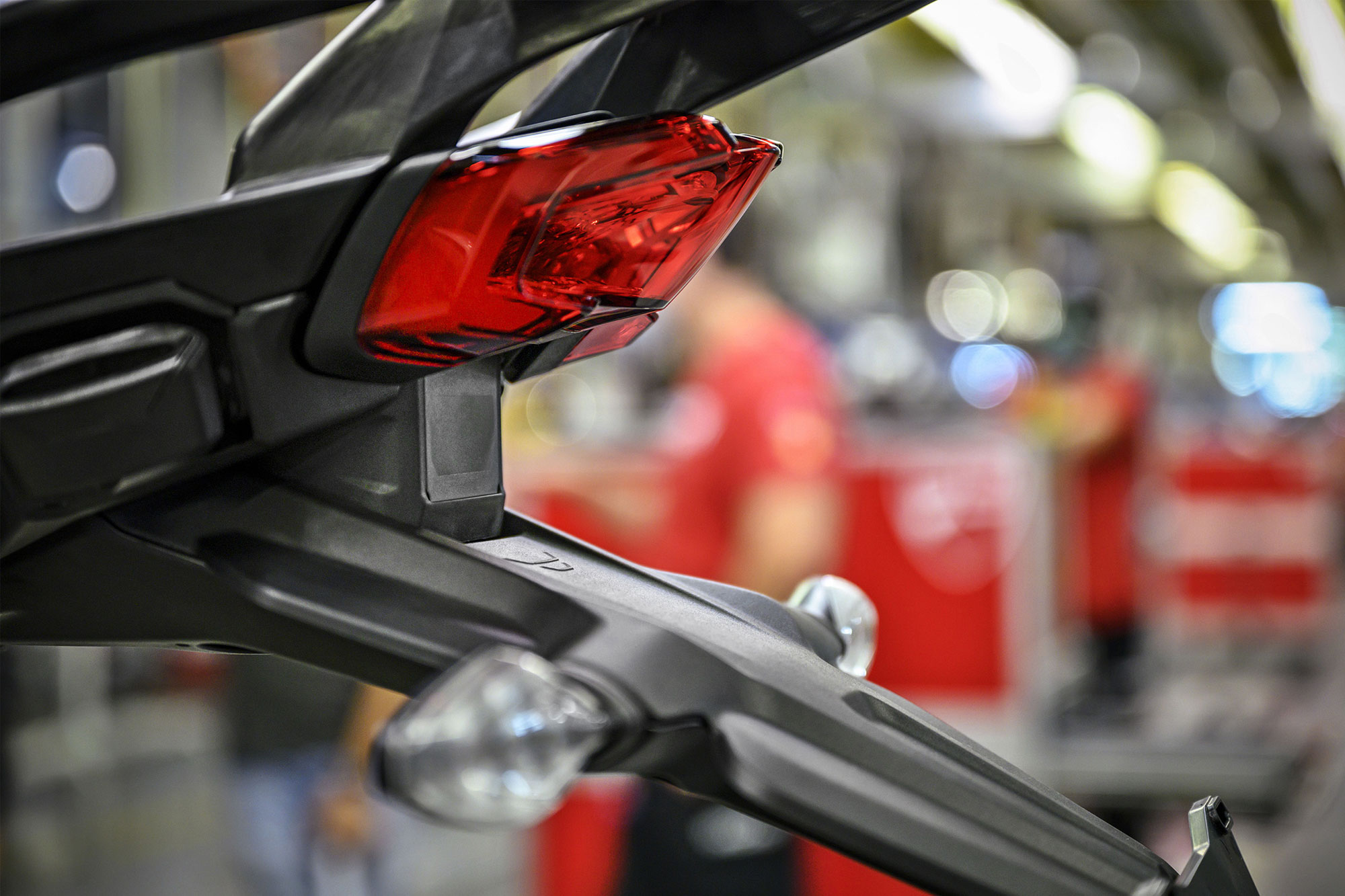 Η Ducati παρουσιάζει επαναστατική τεχνολογία εμπρός και πίσω ραντάρ στη νέα Multistrada V4