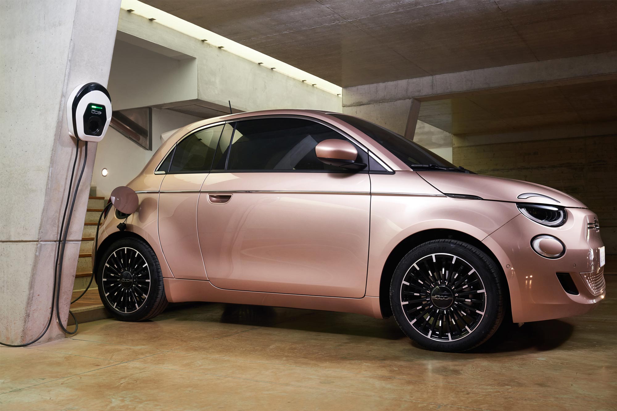 Διαθέσιμη στην Ελληνική αγορά η γκάμα του νέου ηλεκτρικού Fiat 500
