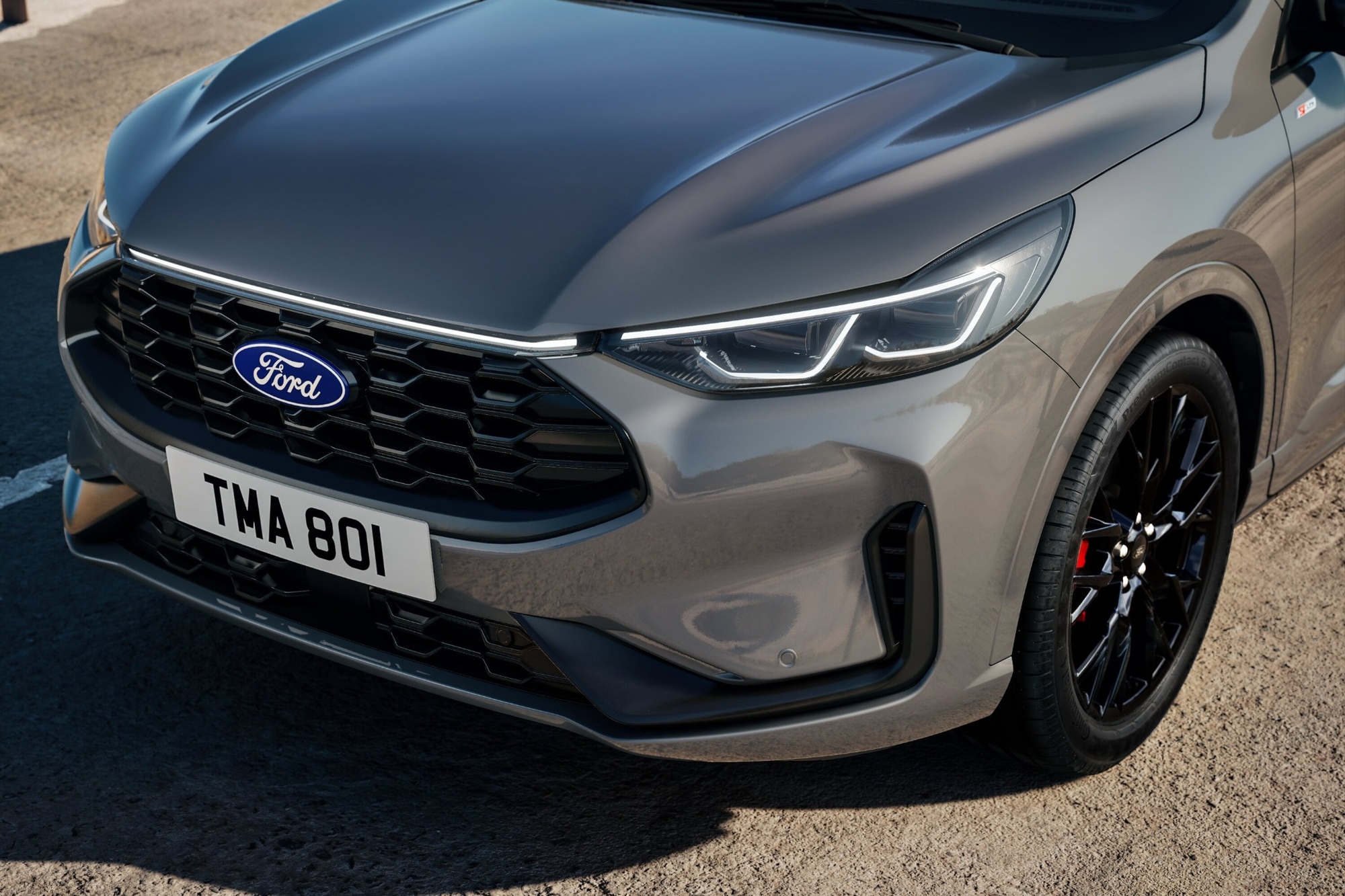 Η προηγμένη τεχνολογία φωτισμού Matrix LED της Ford κάνει για εσάς τη νύχτα μέρα - για ακόμα περισσότερη ασφάλεια 