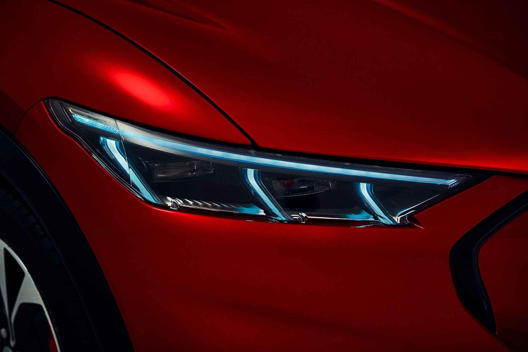 Η προηγμένη τεχνολογία φωτισμού Matrix LED της Ford κάνει για εσάς τη νύχτα μέρα - για ακόμα περισσότερη ασφάλεια 