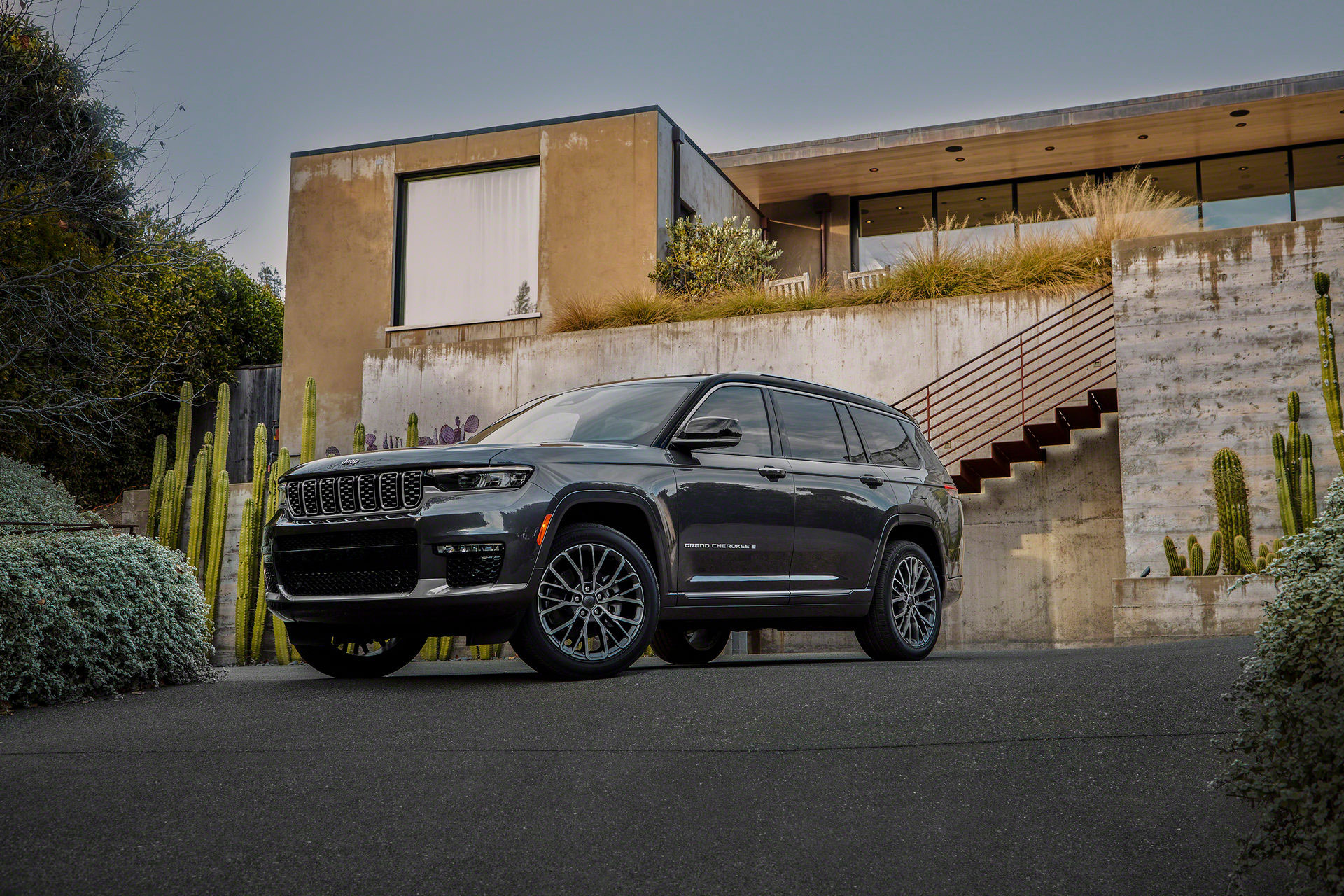 Παρουσιάστηκε επίσημα το νέο Jeep Grand Cherokee