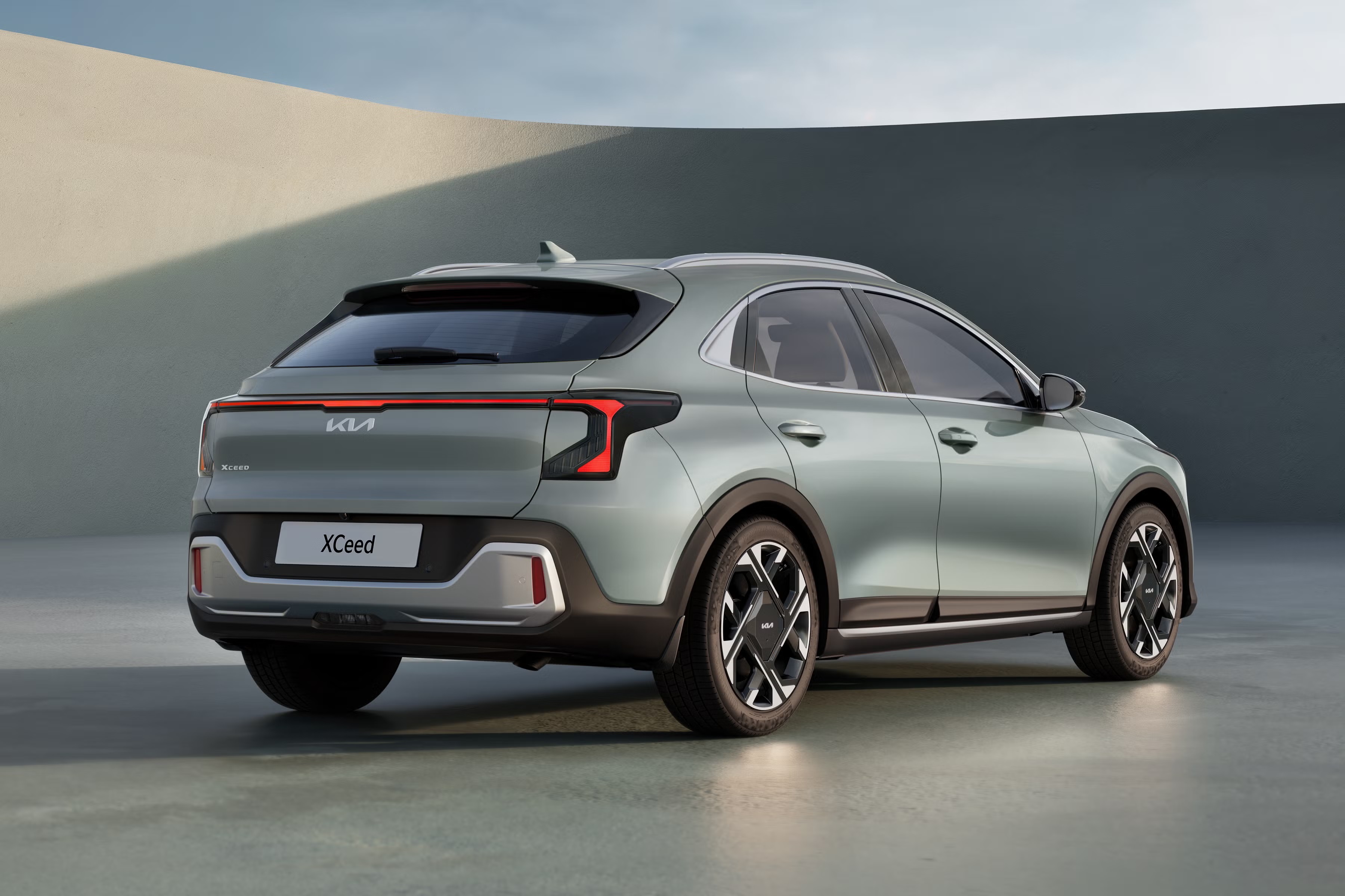 Νέο Kia XCeed: Αλλάζει εικόνα, αποκτά δύο οθόνες 12,3in και μπαίνει άμεσα στην παραγωγή 