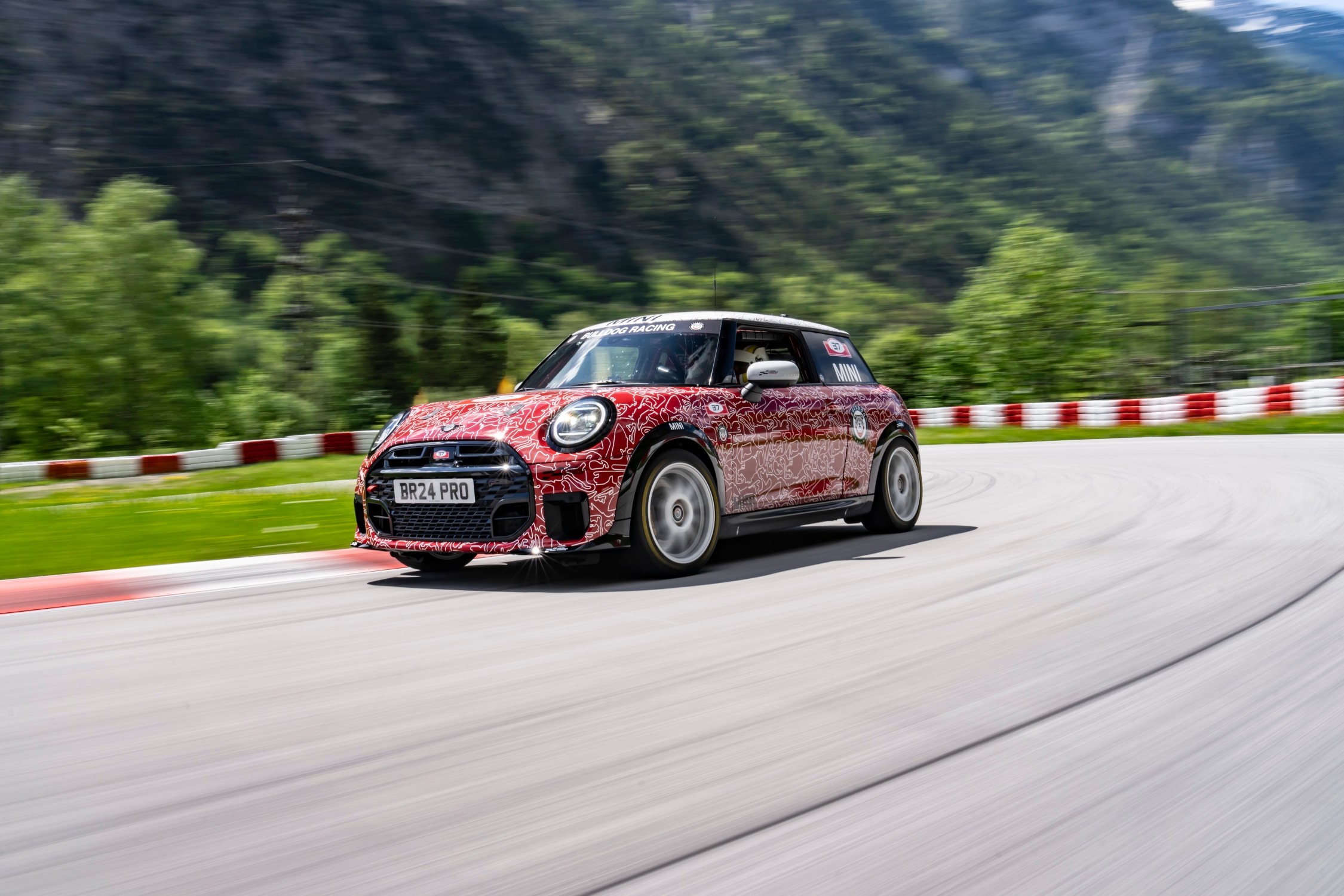 Ντεμπούτο για το νέο MINI JCW στον φετινό αγώνα αντοχής του Nurburgring 