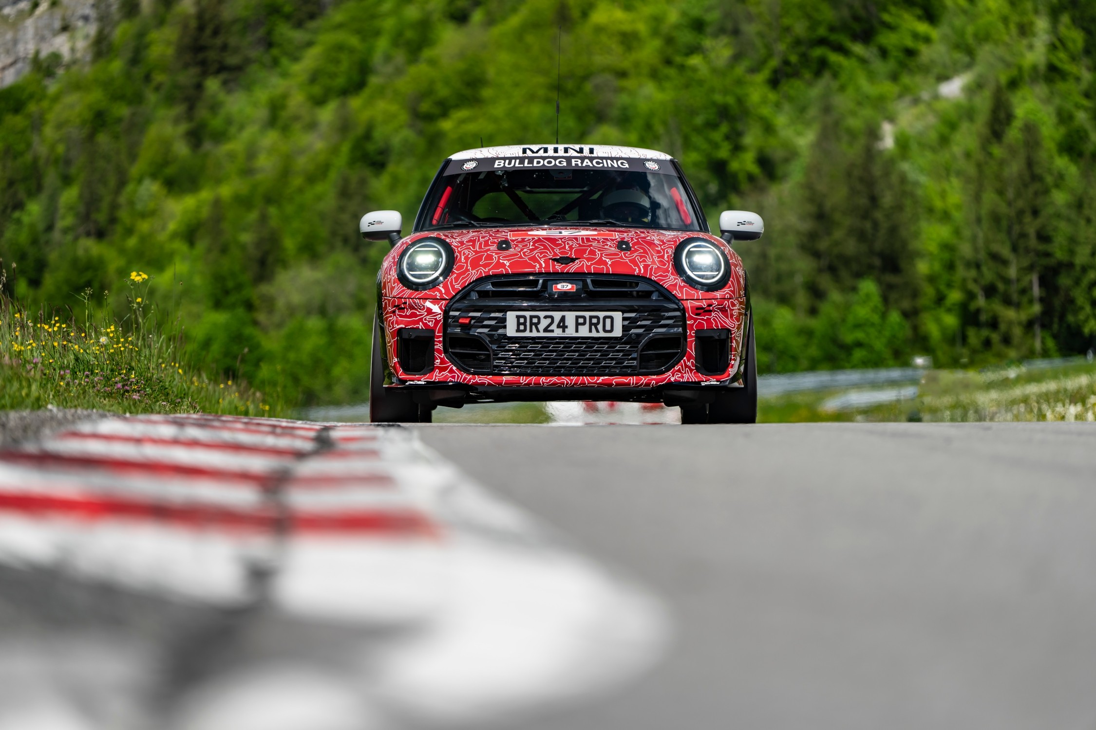 Ντεμπούτο για το νέο MINI JCW στον φετινό αγώνα αντοχής του Nurburgring 