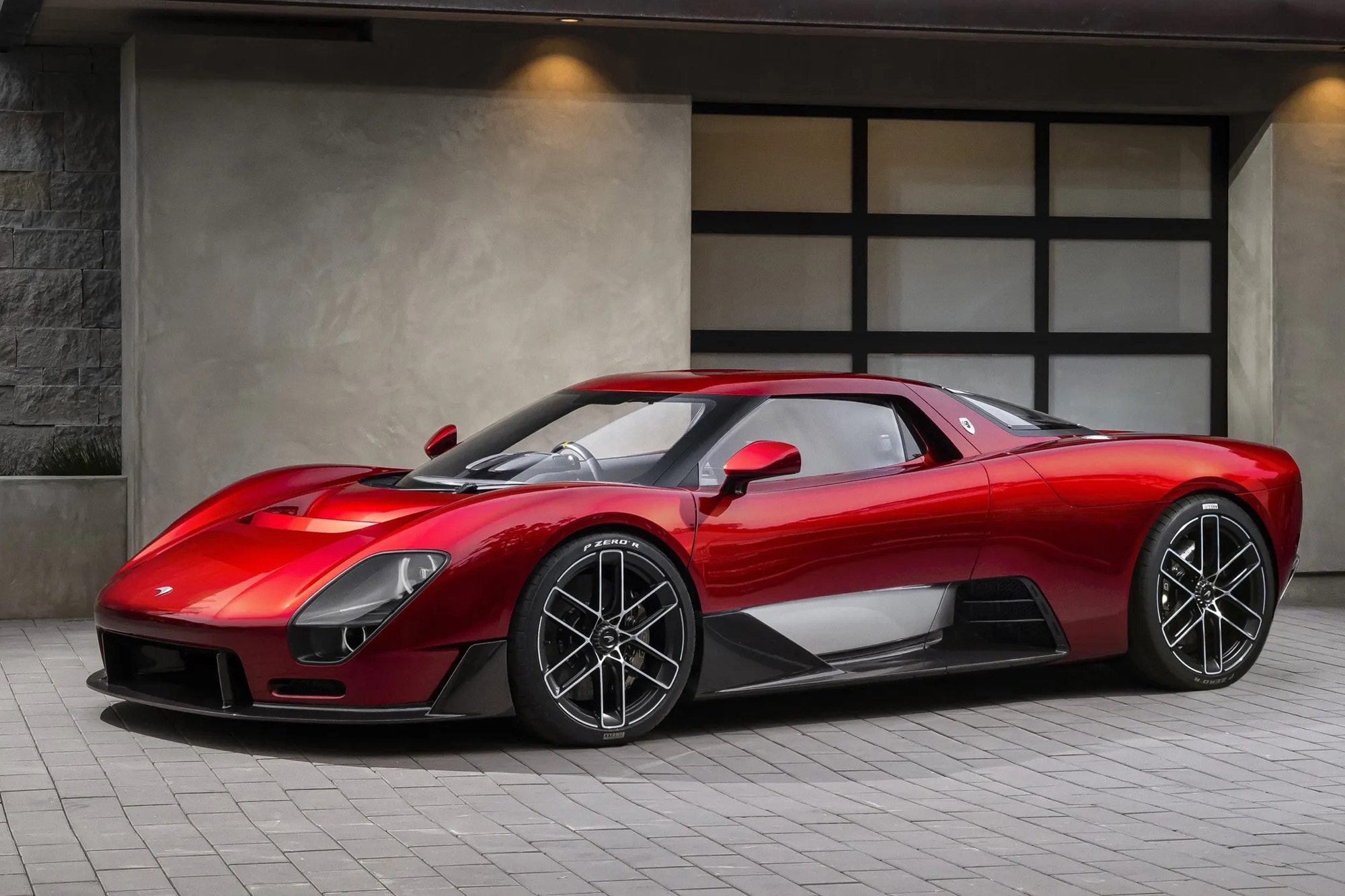 Το πρώτο supercar της McLaren με χειροκίνητο κιβώτιο ταχυτήτων μετά από 34 χρόνια