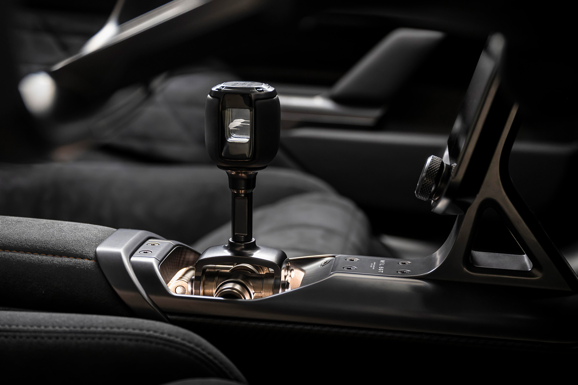 Το πρώτο supercar της McLaren με χειροκίνητο κιβώτιο ταχυτήτων μετά από 34 χρόνια