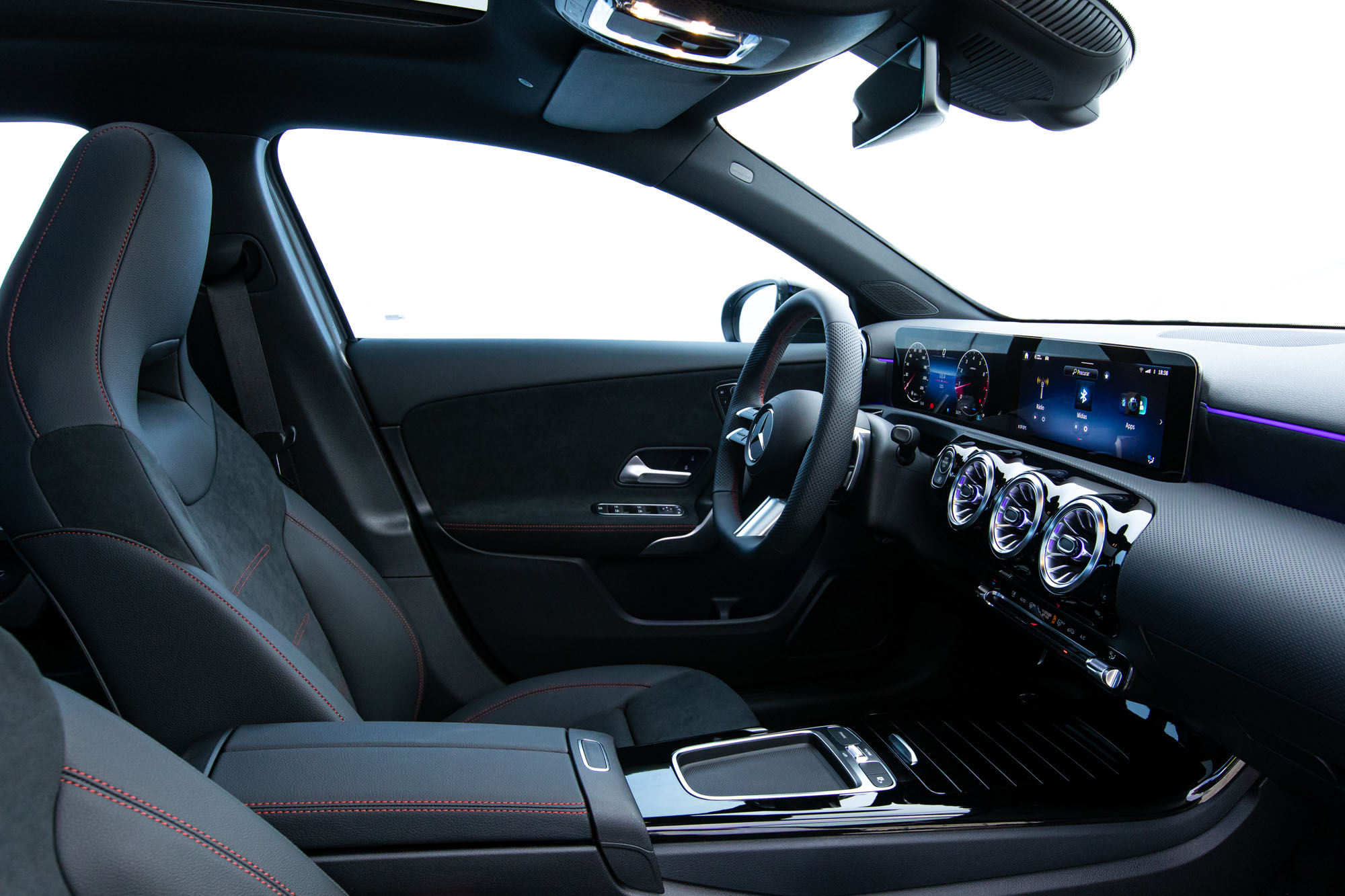 Νέα επετειακή τιμή για την Mercedes-Benz A200 με όφελος σχεδόν 3.000 ευρώ