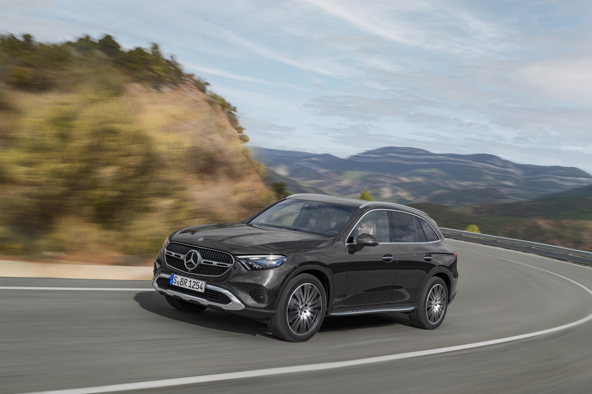 Επίσημο: Η νέα Mercedes-Benz GLC