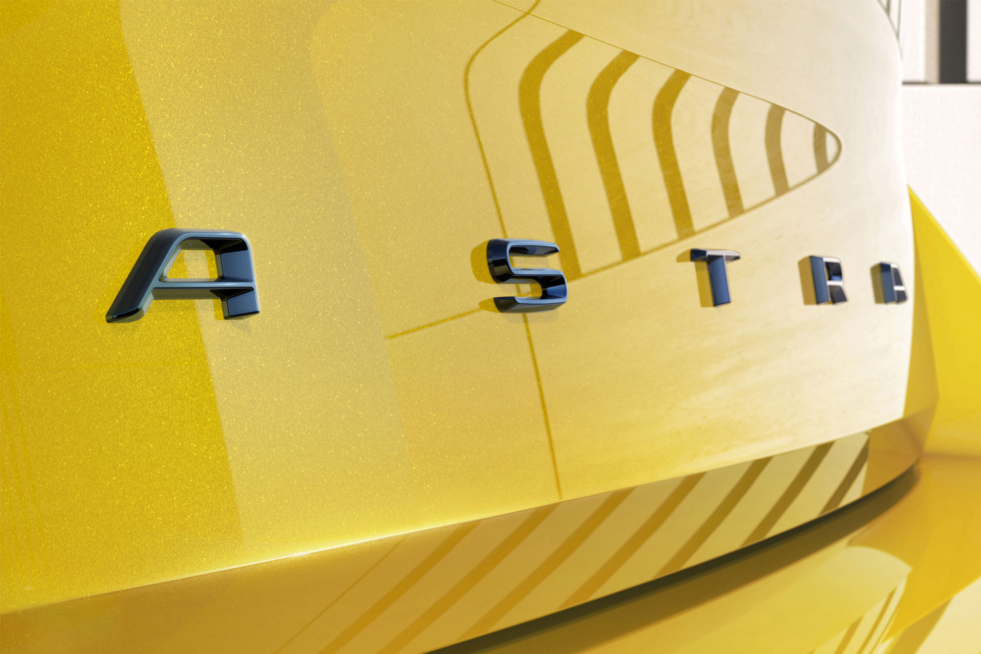 Teaser: Η επόμενη γενιά του Opel Astra