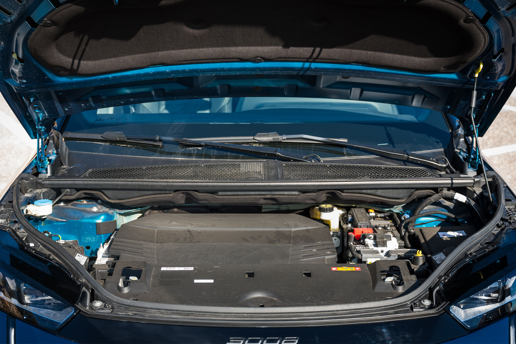 Test: Peugeot E-3008 73kWh 210Ps