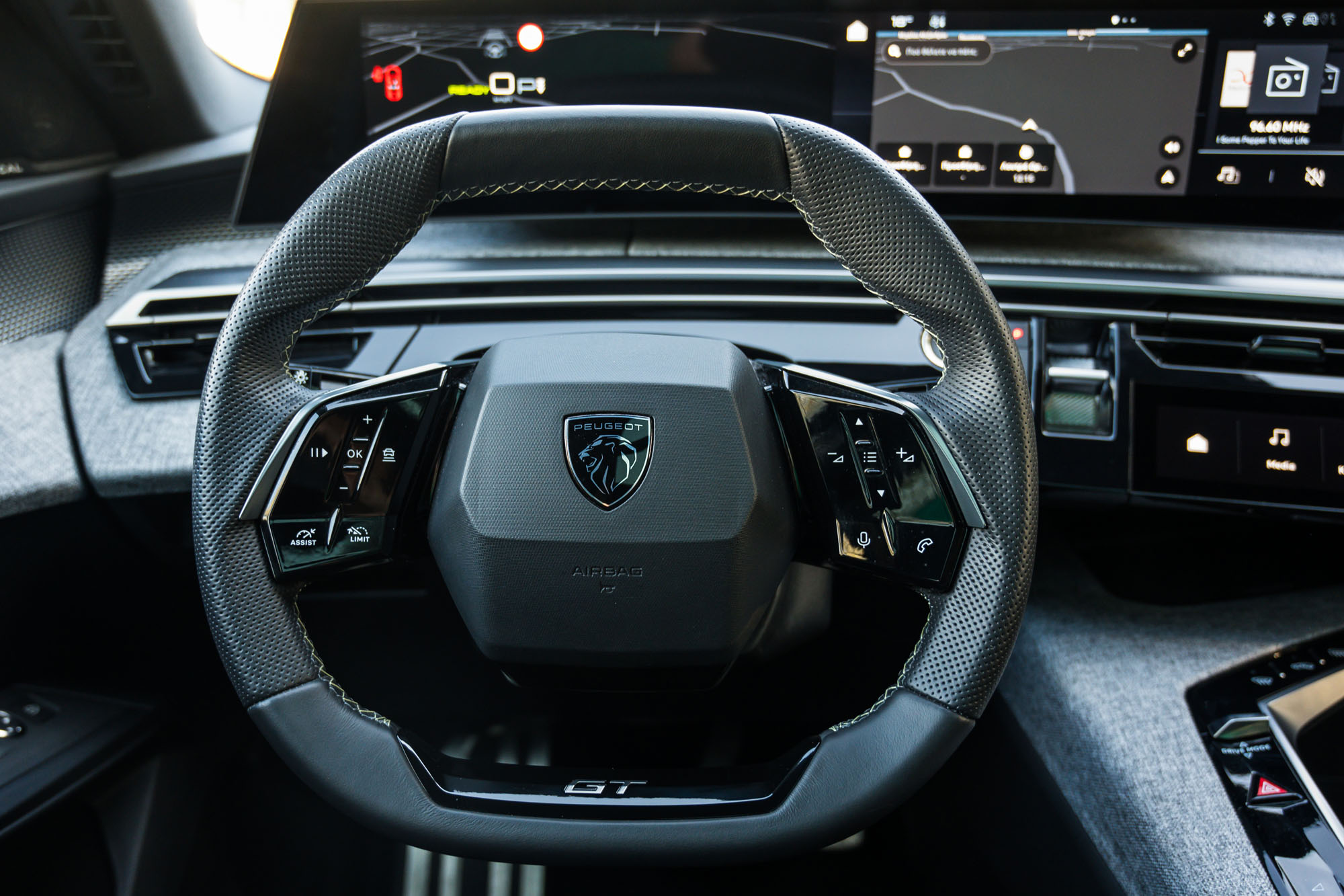 Test: Peugeot E-3008 73kWh 210Ps
