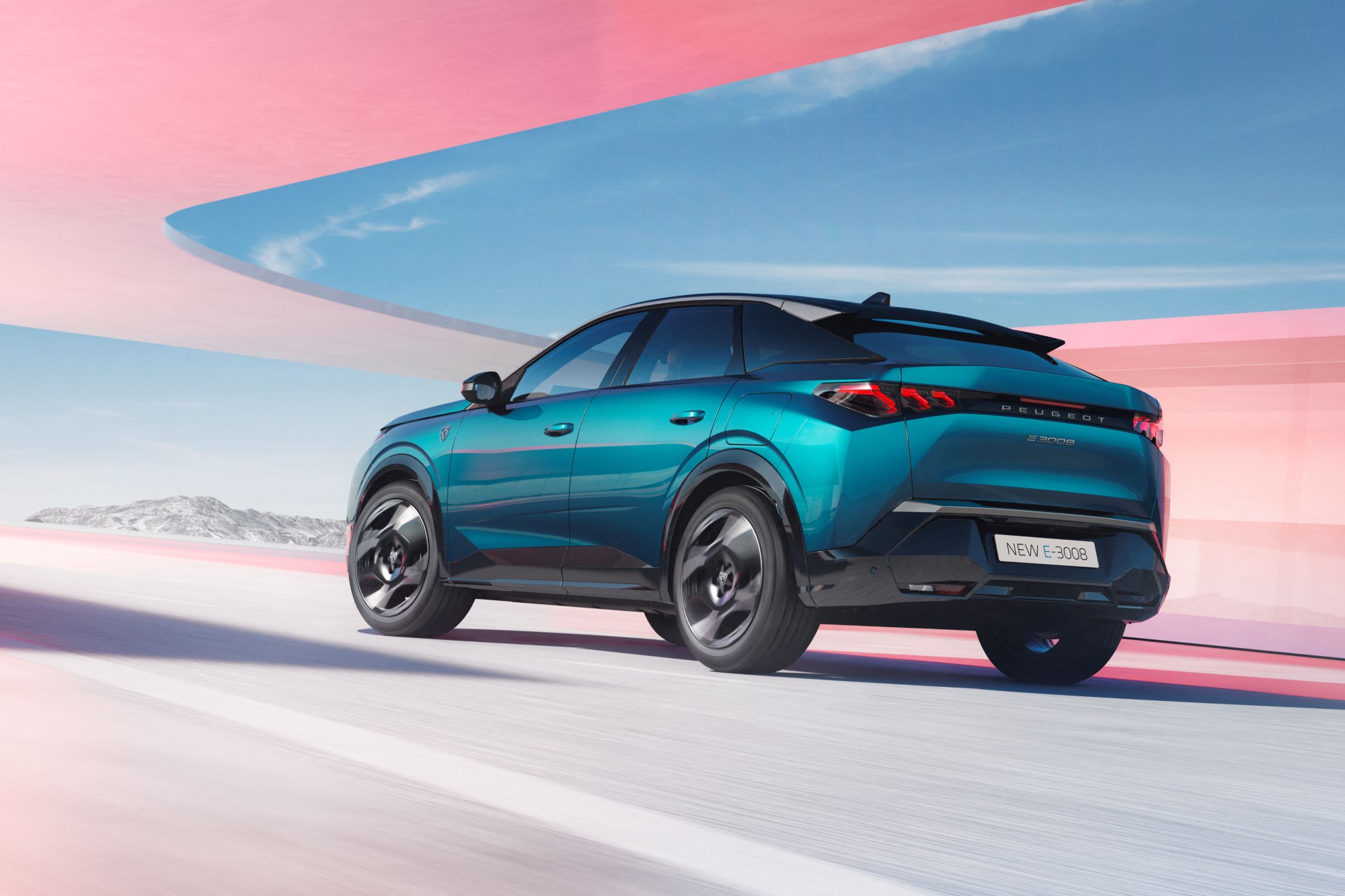 Το Peugeot E-3008 ξεπέρασε τις 100.000 πωλήσεις σε μόλις 6 μήνες 
