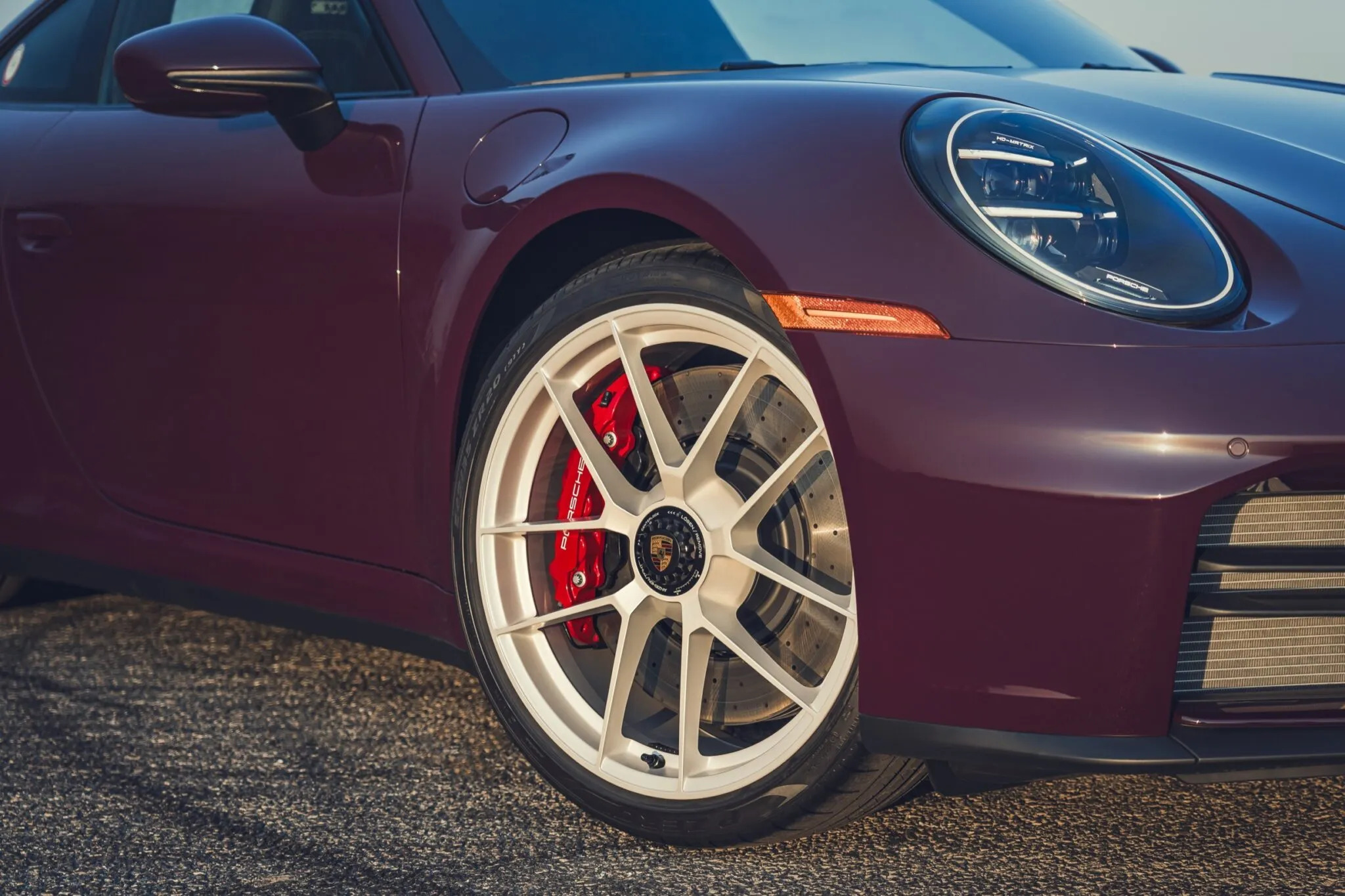 Η Porsche φέρνει πίσω το χειροκίνητο κιβώτιο για την 911 Carrera S