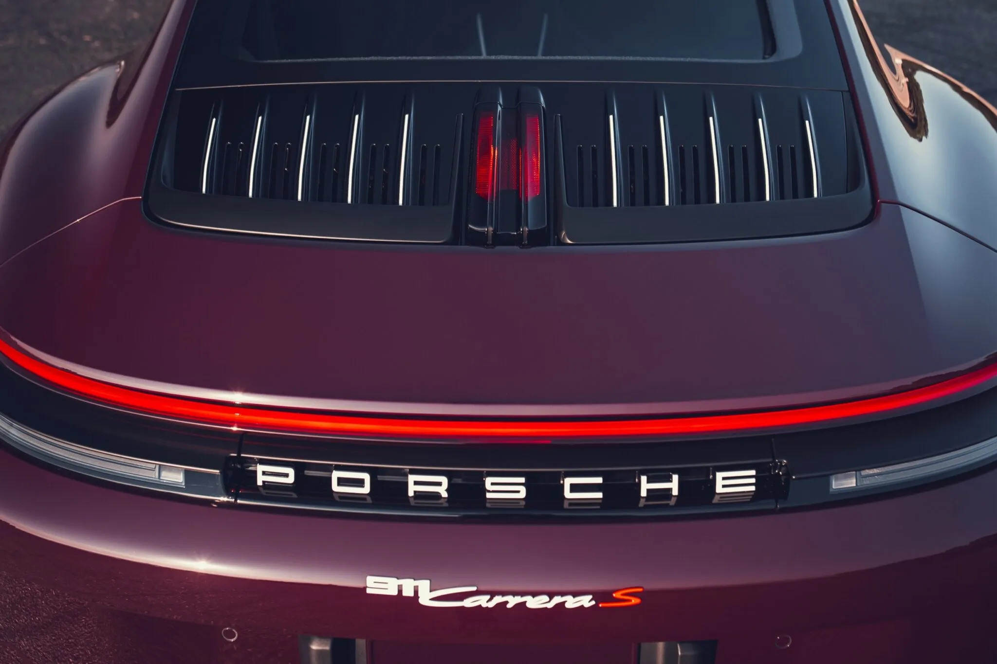 Η Porsche φέρνει πίσω το χειροκίνητο κιβώτιο για την 911 Carrera S