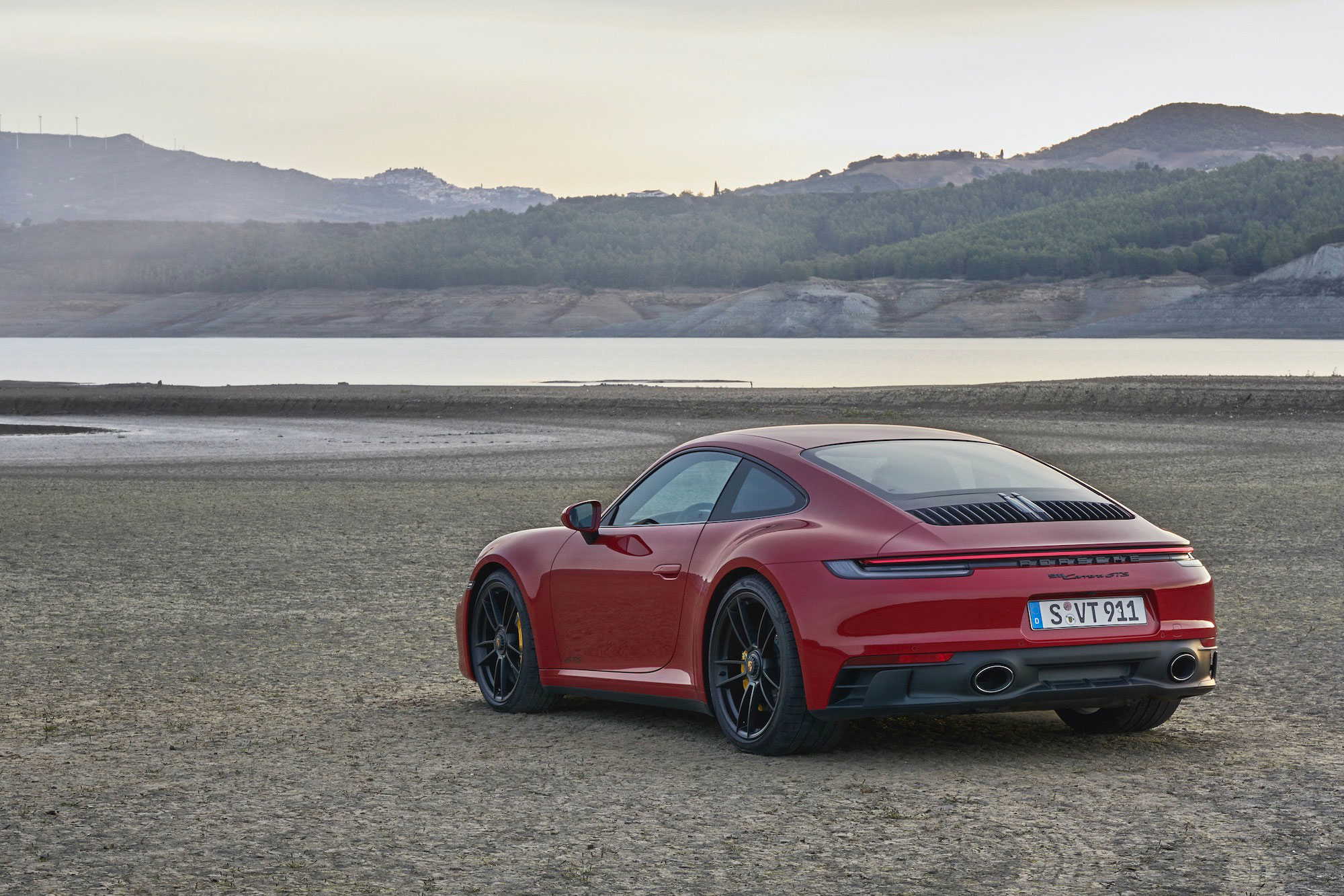 Η νέα Porsche 911 GTS είναι εδώ