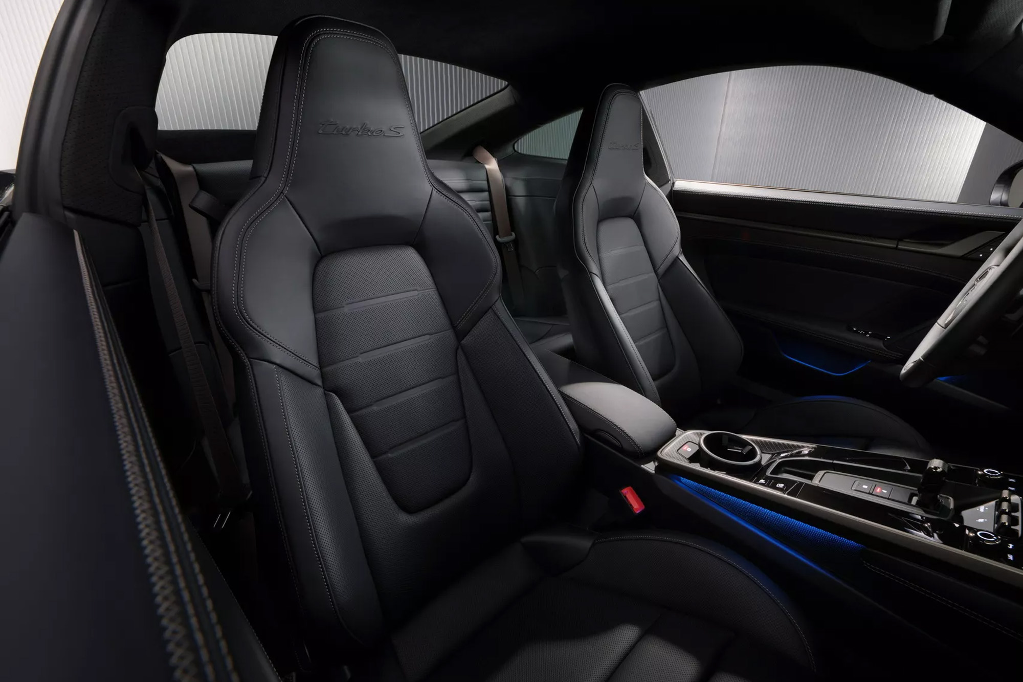 Ισχυρότερη, ταχύτερη και βαρύτερη η νέα Porsche 911 Turbo S