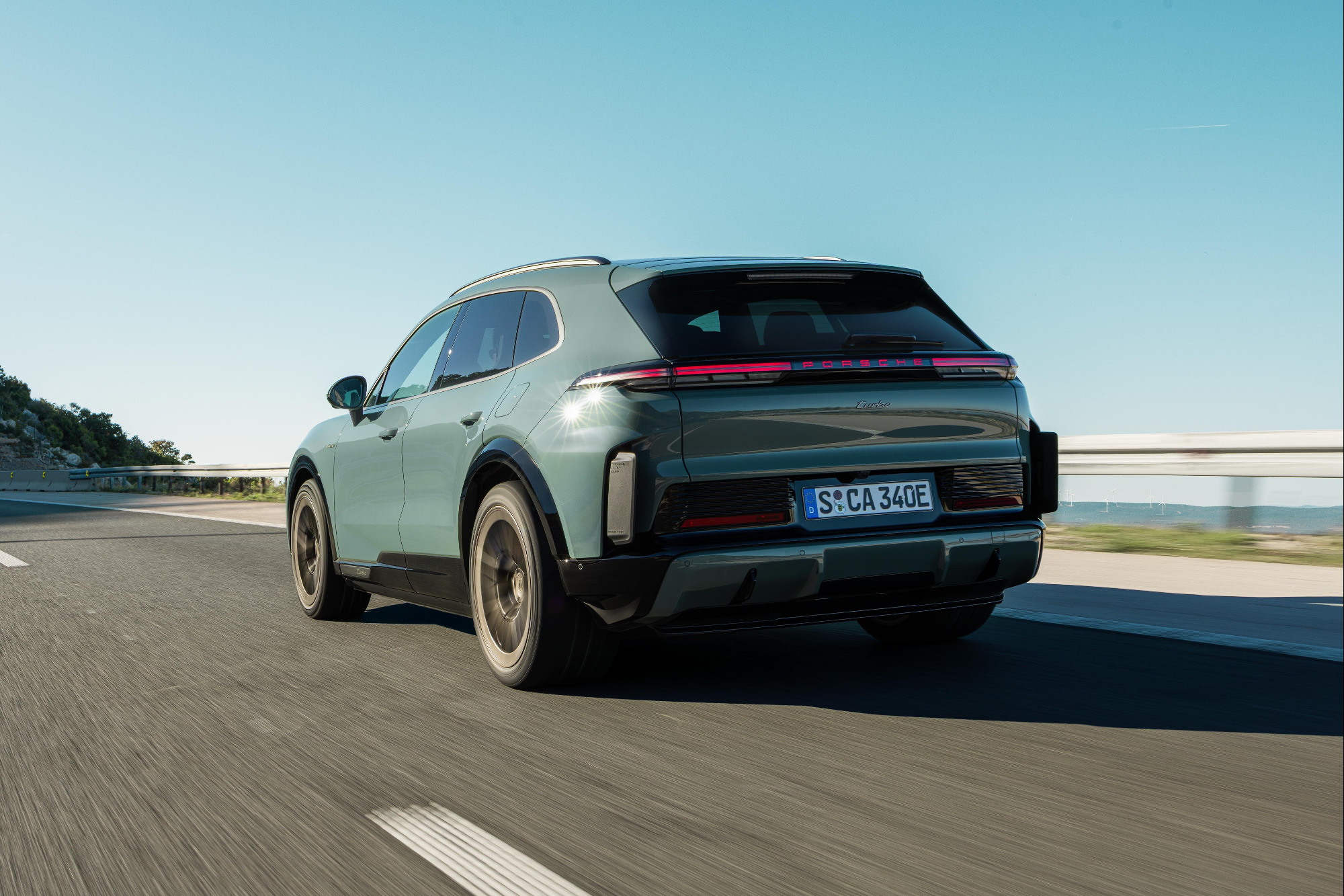 Παρουσιάστηκε η νέα Porsche Cayenne Electric