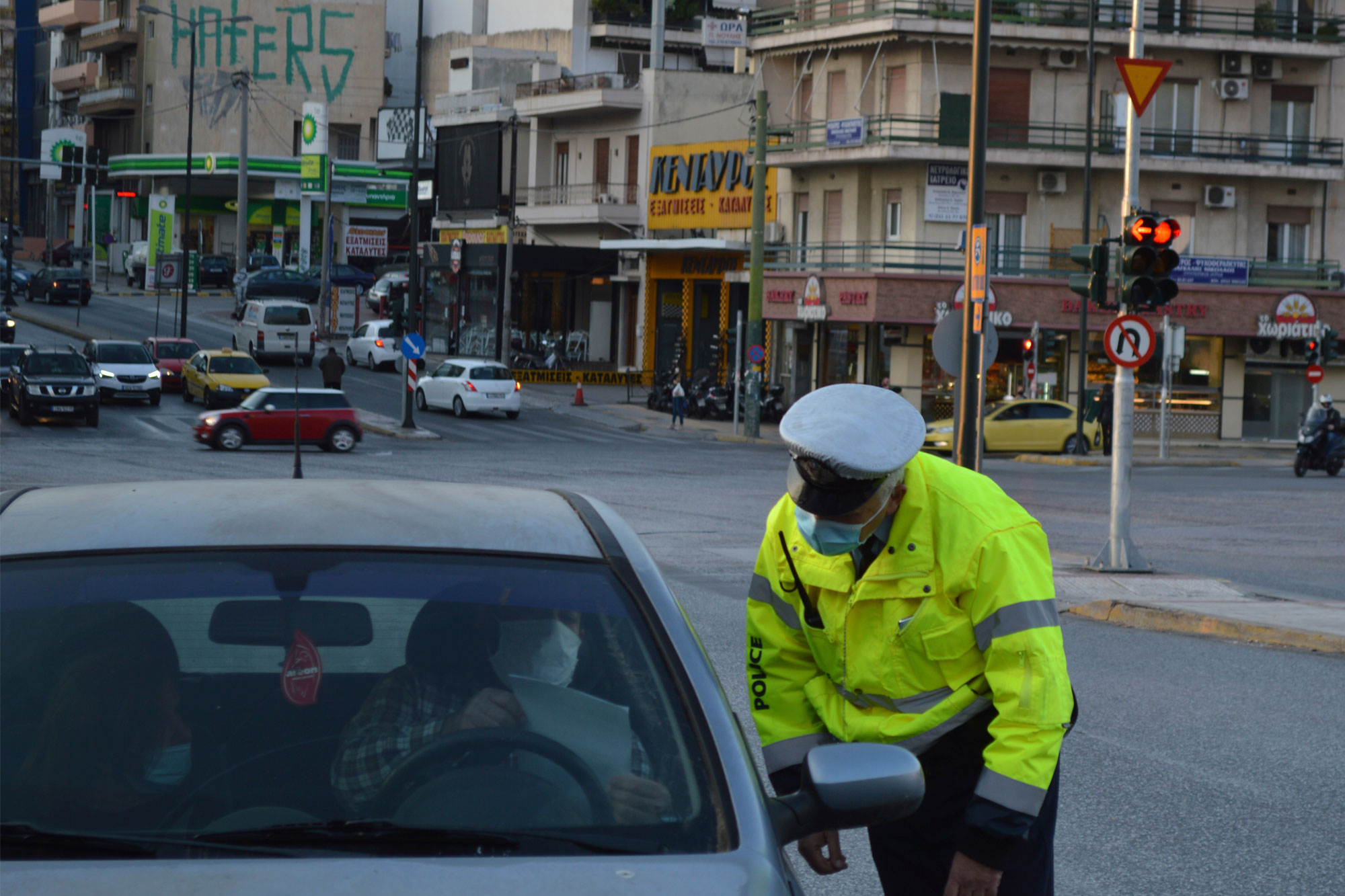 Lockdown με…γεμάτους δρόμους