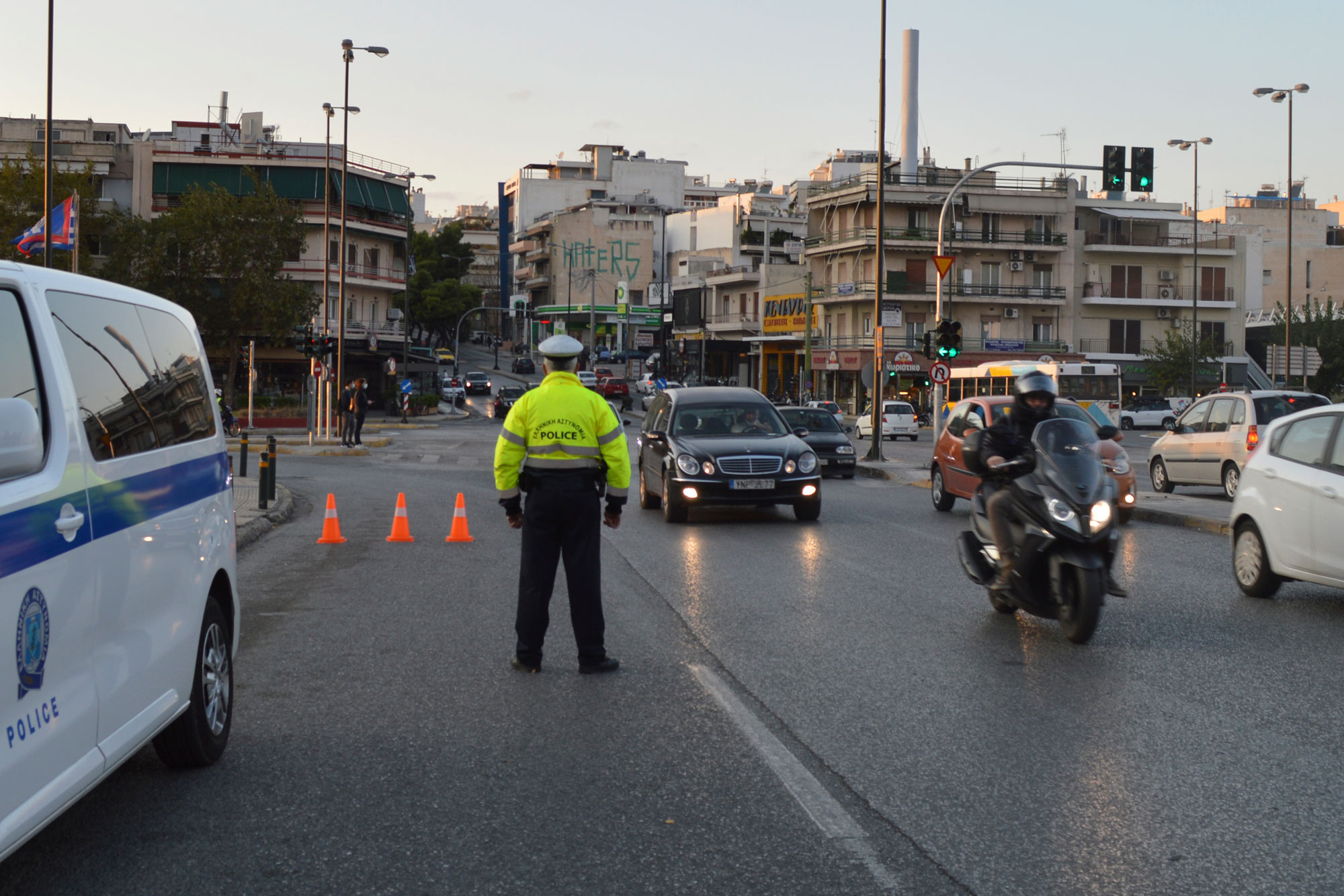 Lockdown με…γεμάτους δρόμους