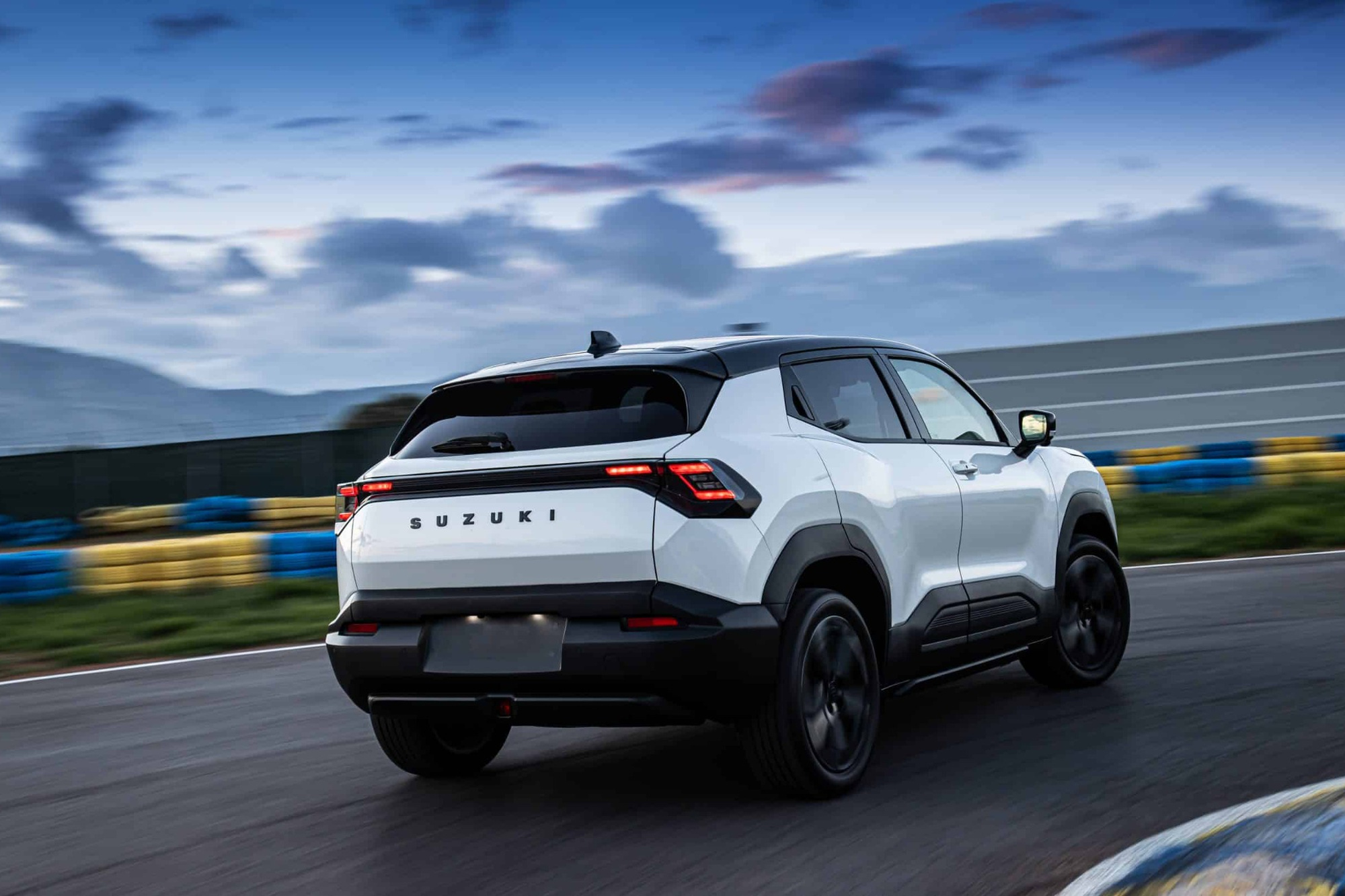 Το Suzuki e Vitara μπήκε στις ελληνικές εκθέσεις με τιμές από 29.670 ευρώ 