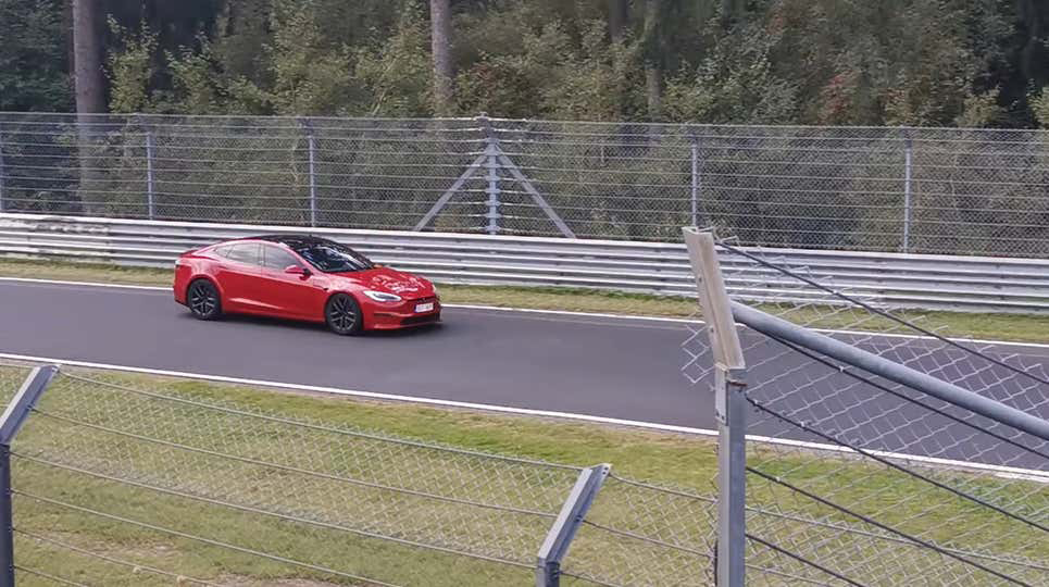 Το Tesla Model S Plaid σημειώνει νέο ρεκόρ στην πίστα του Nurburgring για τα EV παραγωγής