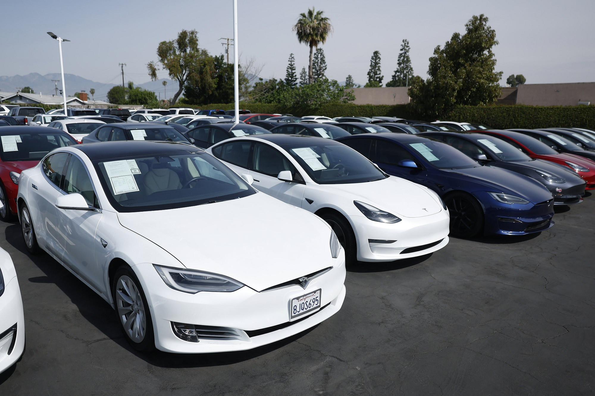 Περίπου 50.000 απούλητα Tesla συσσωρεύτηκαν μετά το κενό παραγωγής και παραδόσεων 