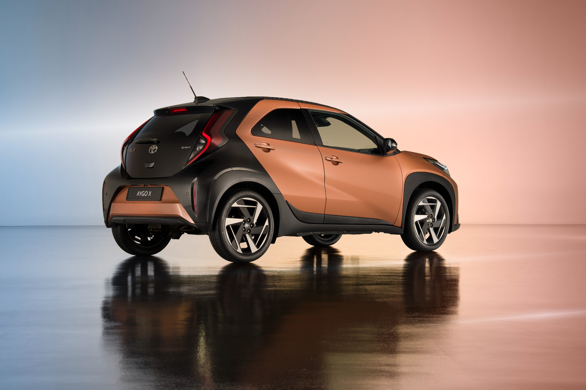 Η Toyota παρουσιάζει το πλήρως υβριδικό Aygo X