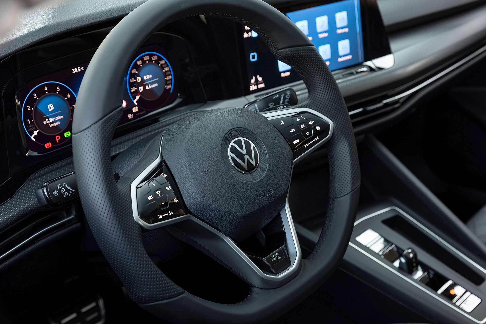 Νέες εκδόσεις Volkswagen Golf: mild-hybrid με 130Ps και R-Line