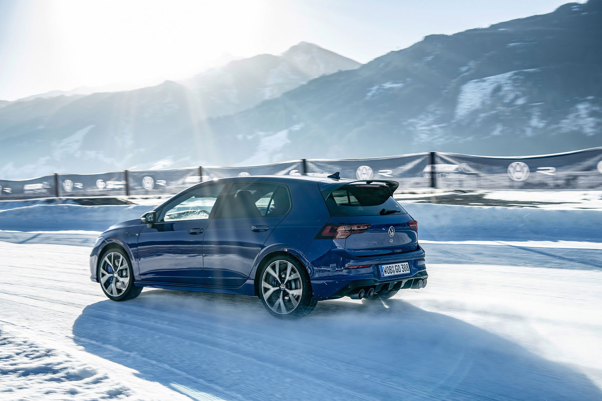 Το νέο Golf R με 320 PS σημείο αναφοράς στη δυναμική οδήγηση 