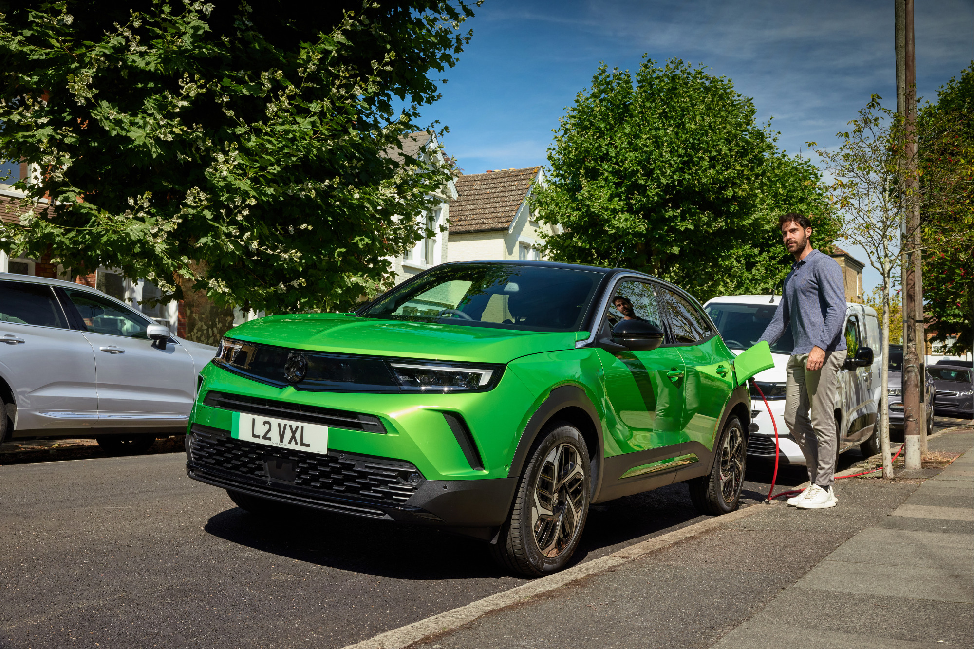 Η Βρετανία αλλάζει το τοπίο της ηλεκτροκίνησης με νέο φόρο ανά χιλιόμετρο από το 2028