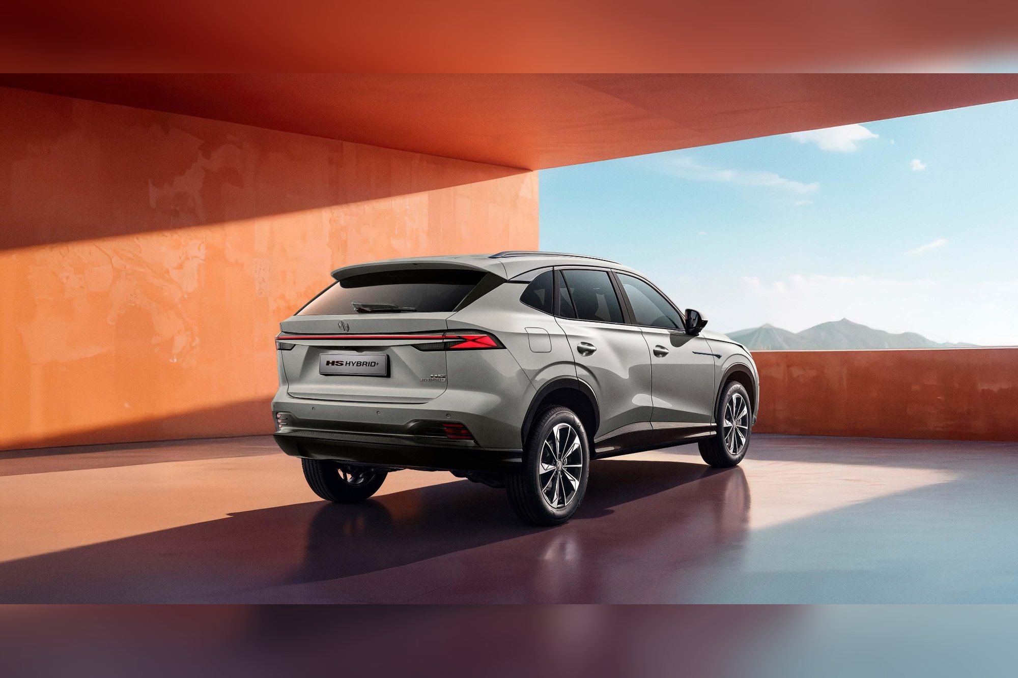 Το νέο MG HS Hybrid+ ήρθε στην Ελλάδα με 225PS 