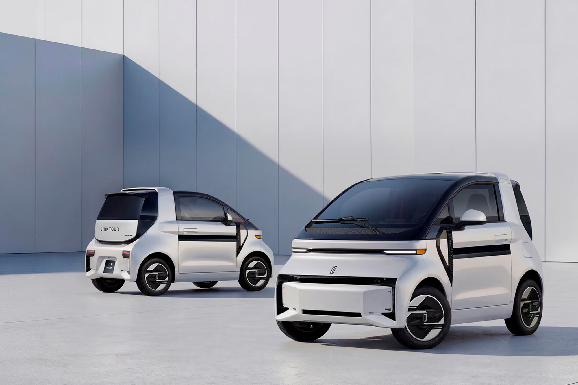 Linktour Alumi: Τα νέα ηλεκτρικά micro cars έφτασαν στην Ελλάδα 